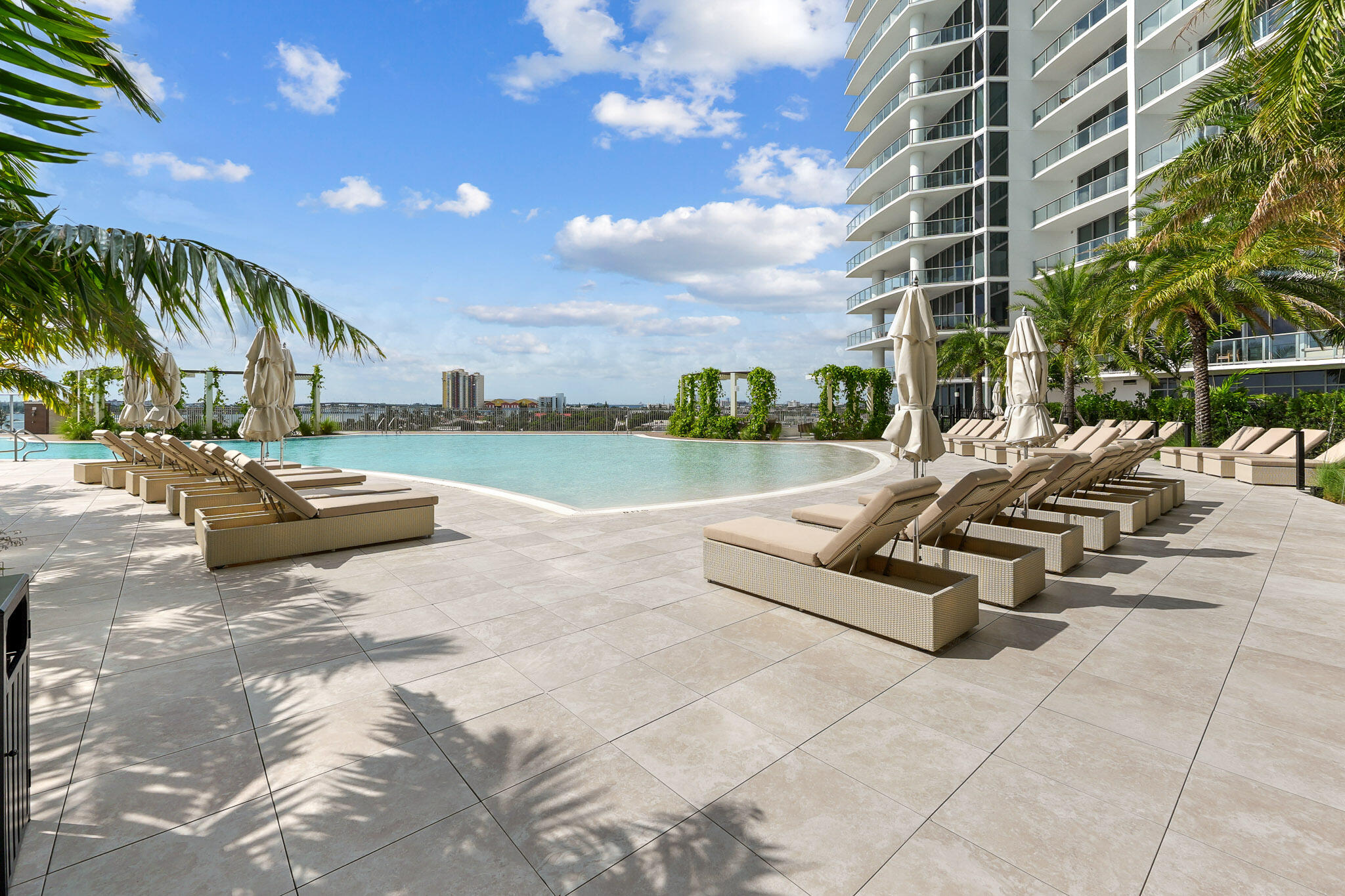 220 LAKE SHORE #2406, West Palm Beach FL 33403
