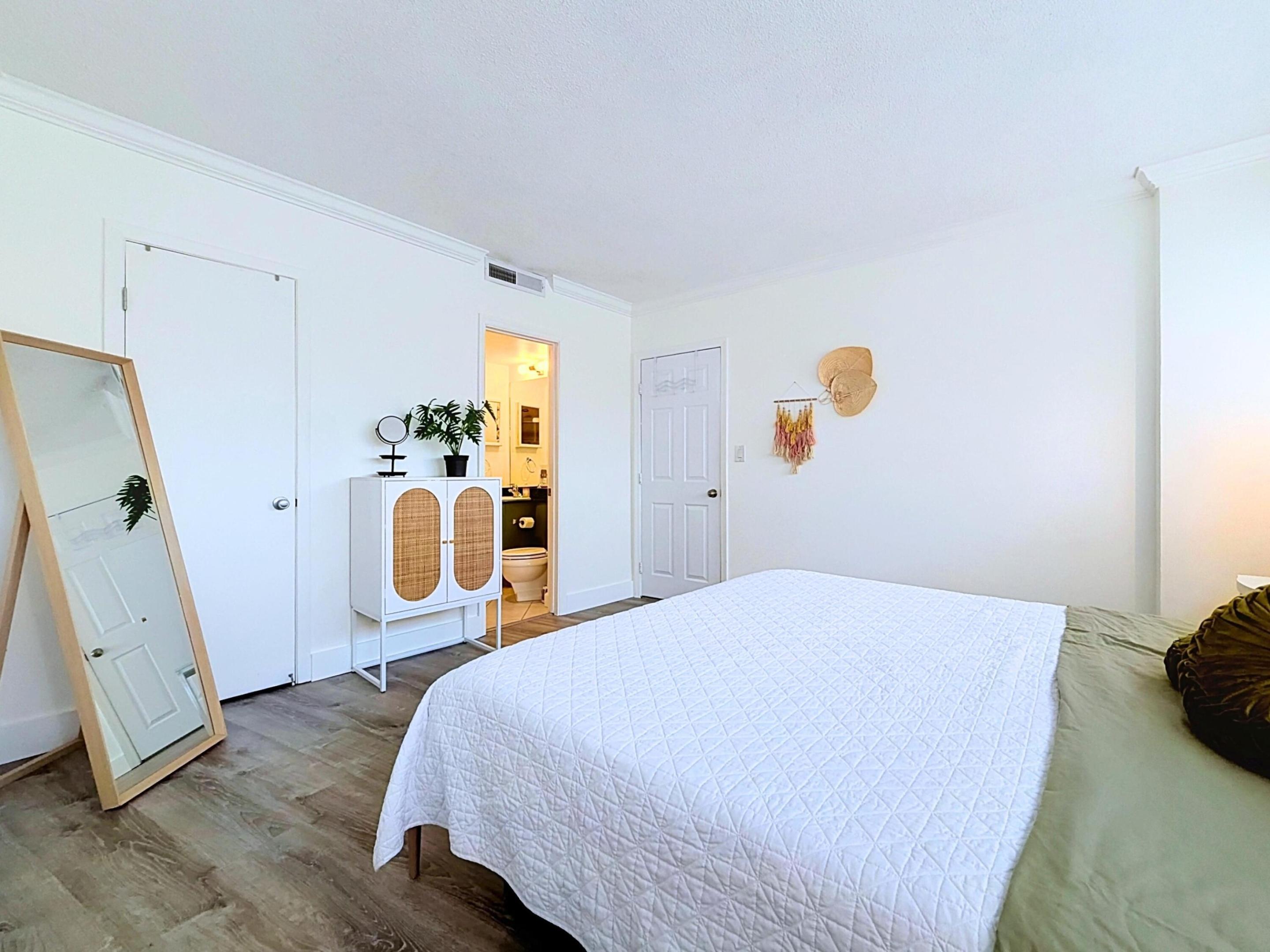 3250 NE 28th #110, Fort Lauderdale FL 33308
