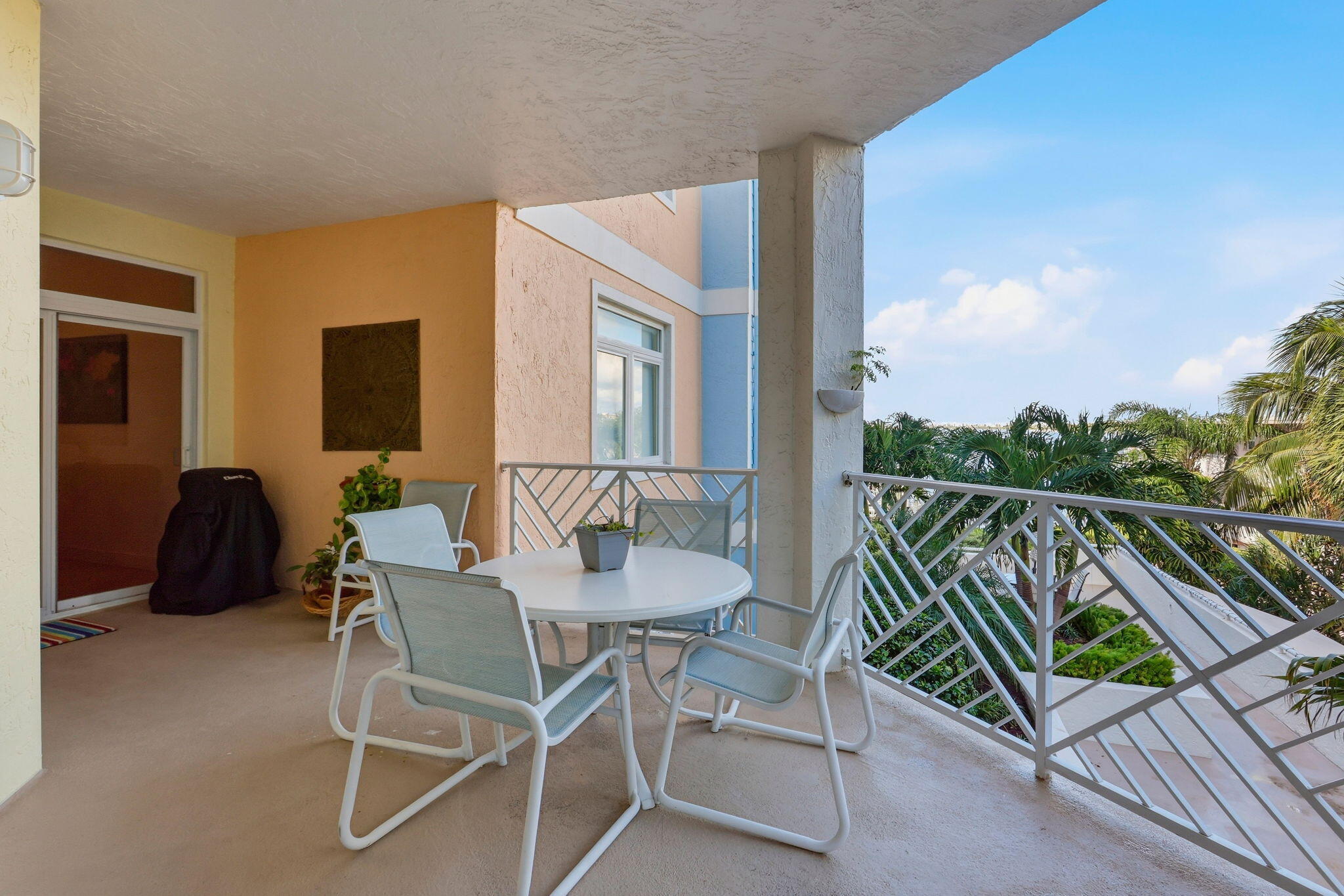 309 E OCEAN #202, Lantana FL 33462