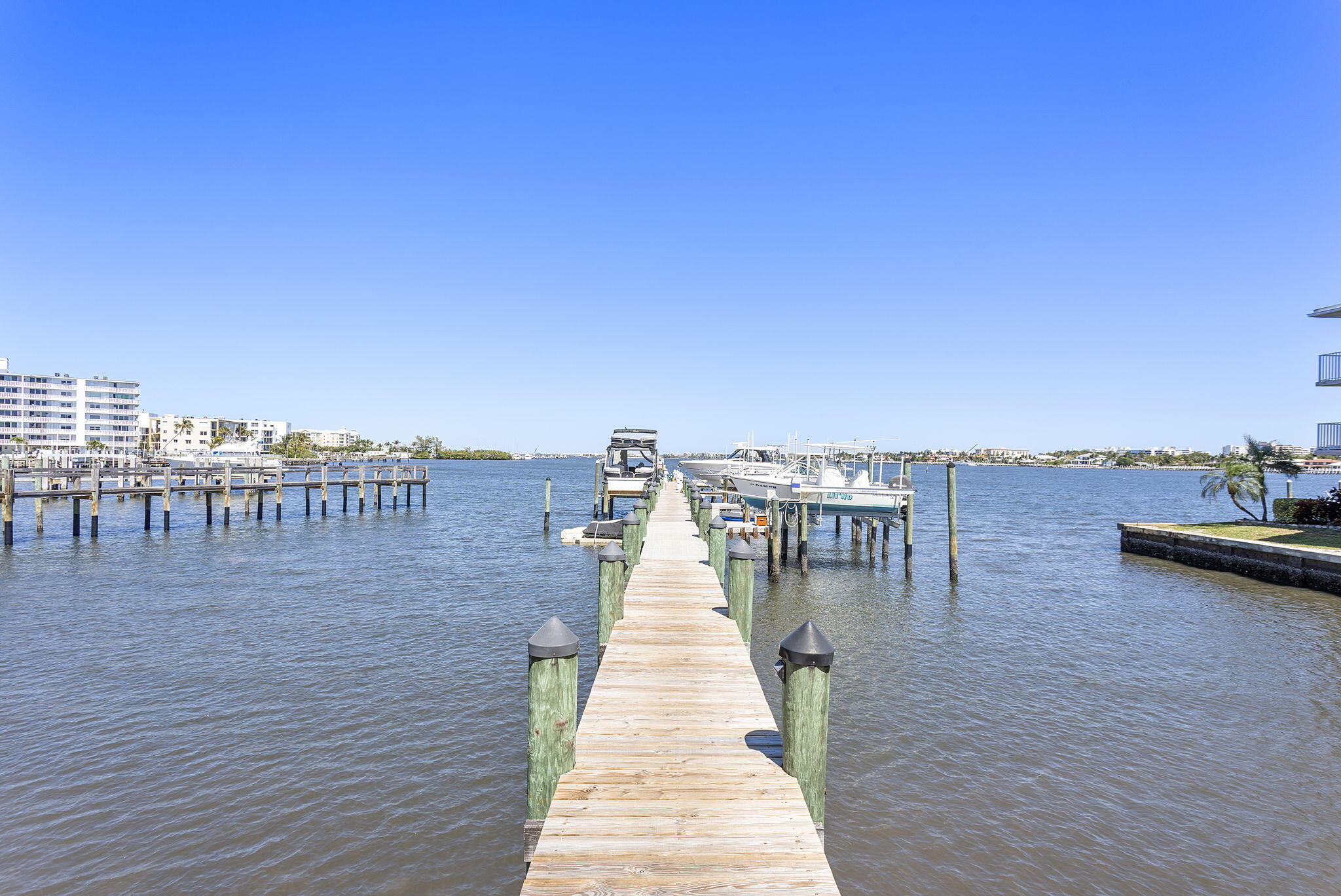 309 E OCEAN #202, Lantana FL 33462
