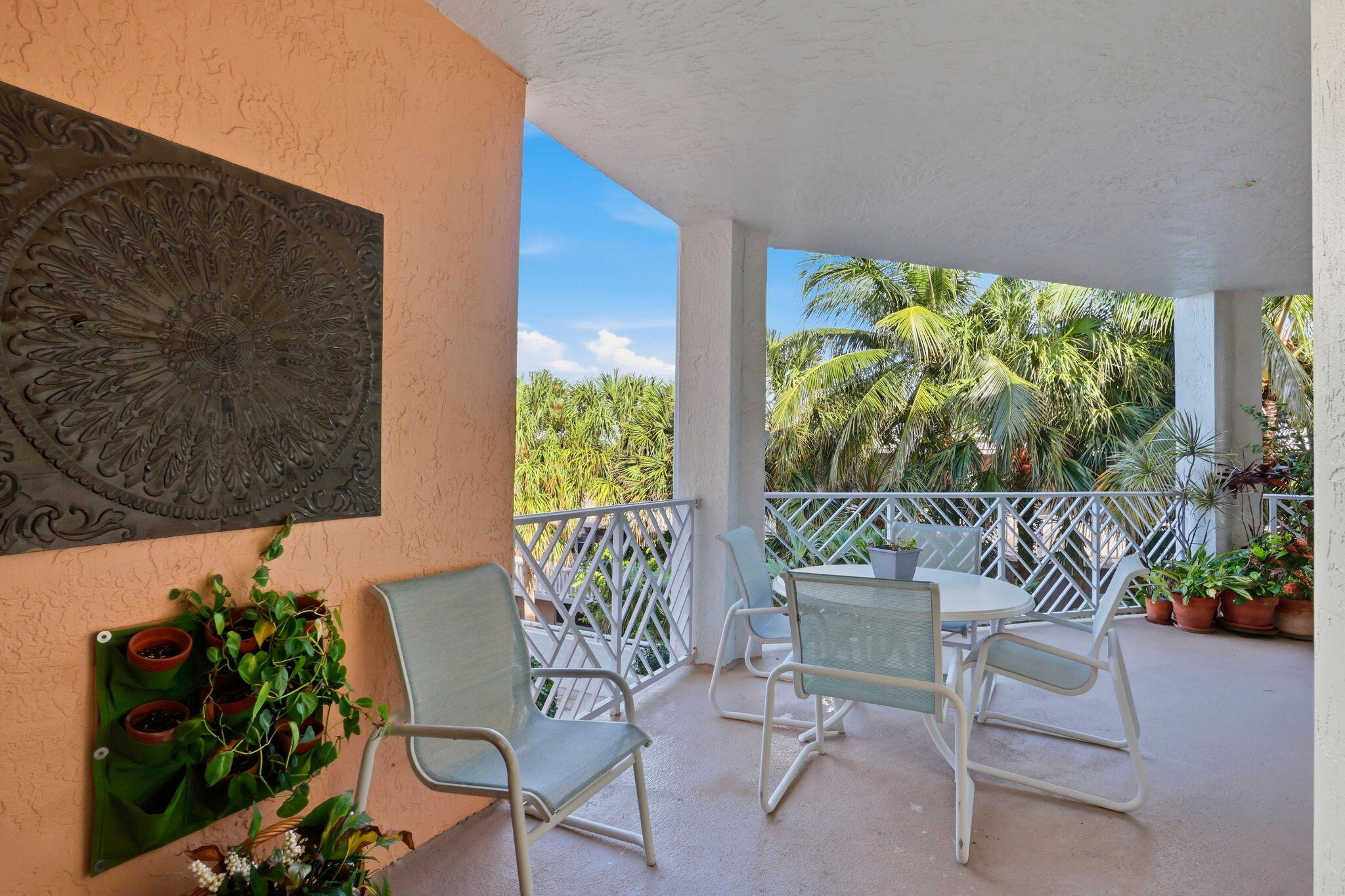 309 E OCEAN #202, Lantana FL 33462