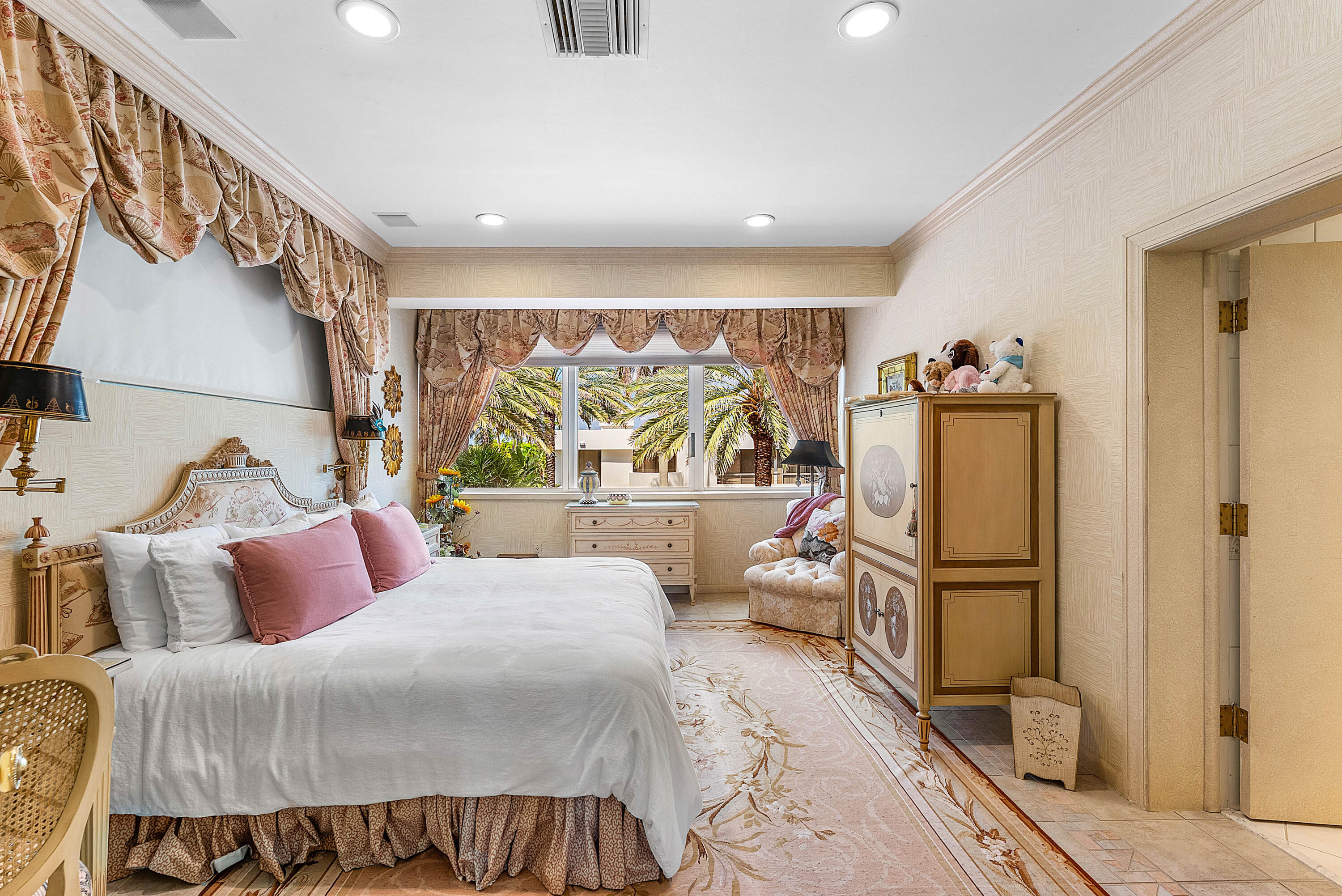 13 Sloans Curve, Palm Beach FL 33480