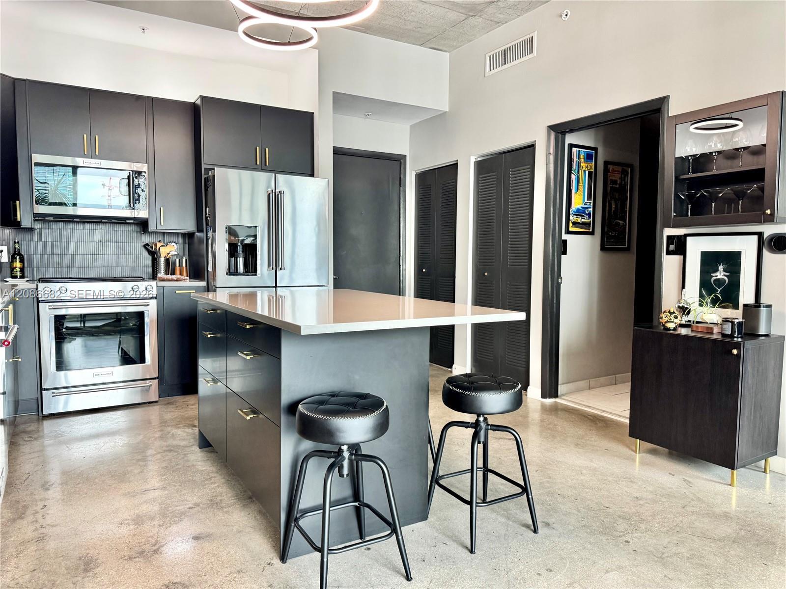133 NE 2nd #2509, Miami FL 33132