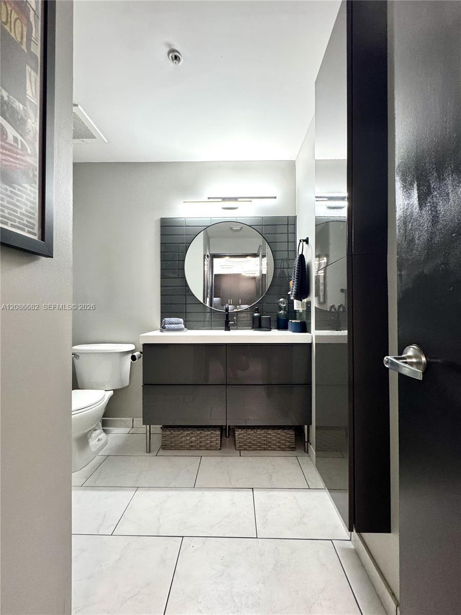 133 NE 2nd #2509, Miami FL 33132