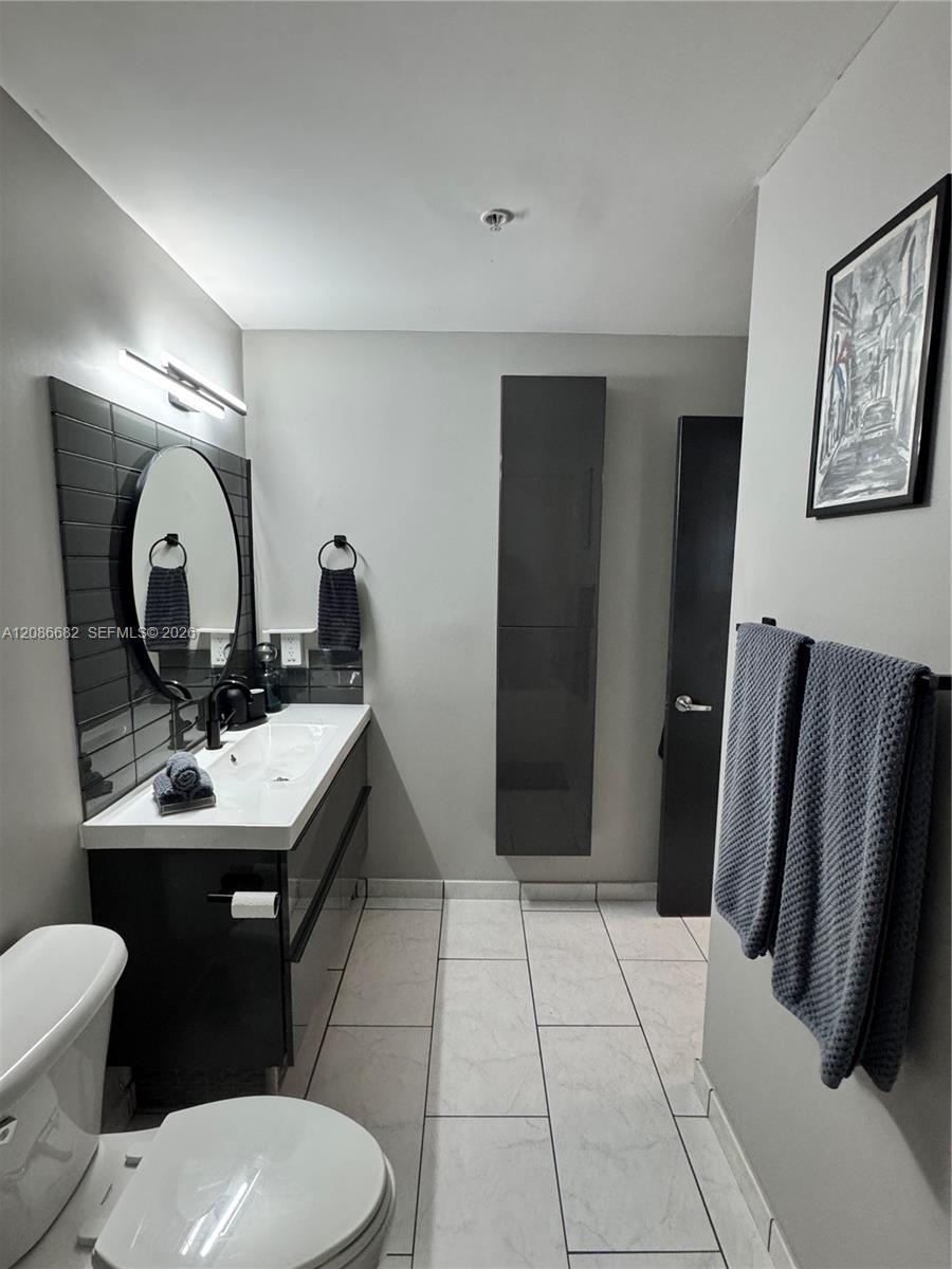 133 NE 2nd #2509, Miami FL 33132
