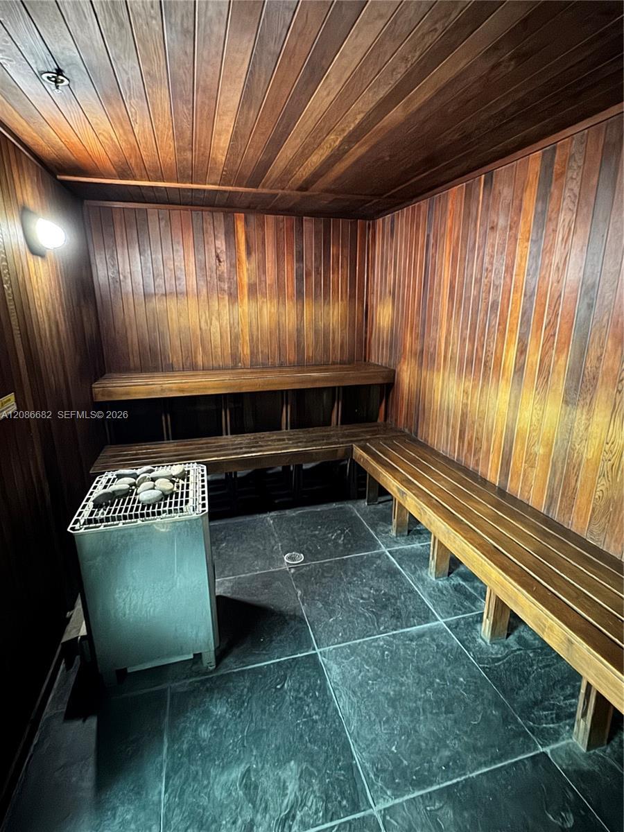 133 NE 2nd #2509, Miami FL 33132