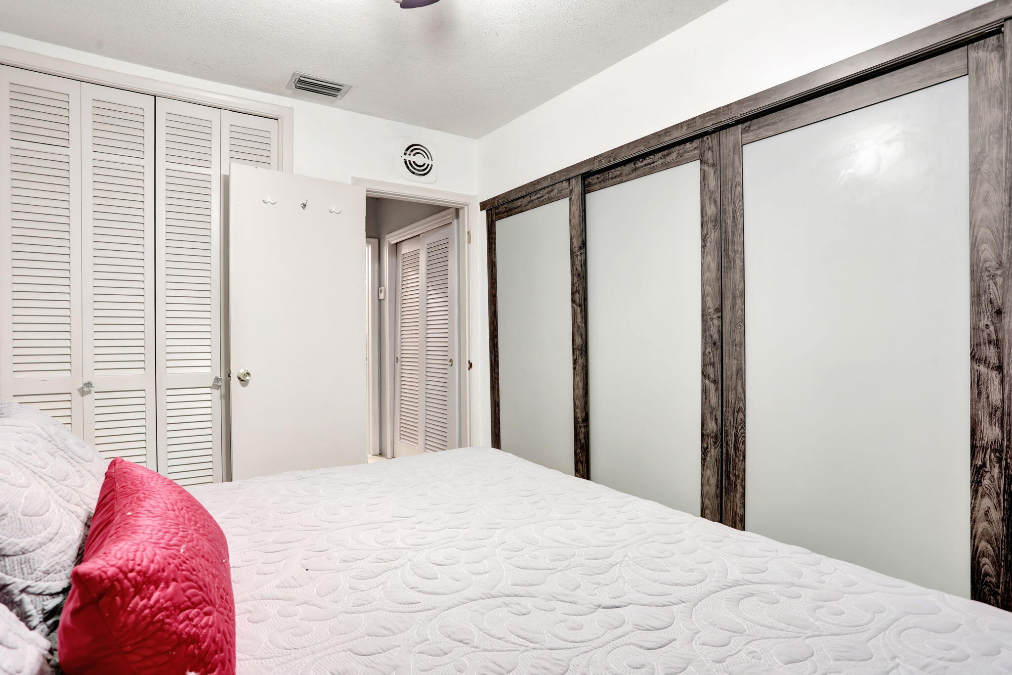 2131 NE 42nd #210E, Lighthouse Point FL 33064