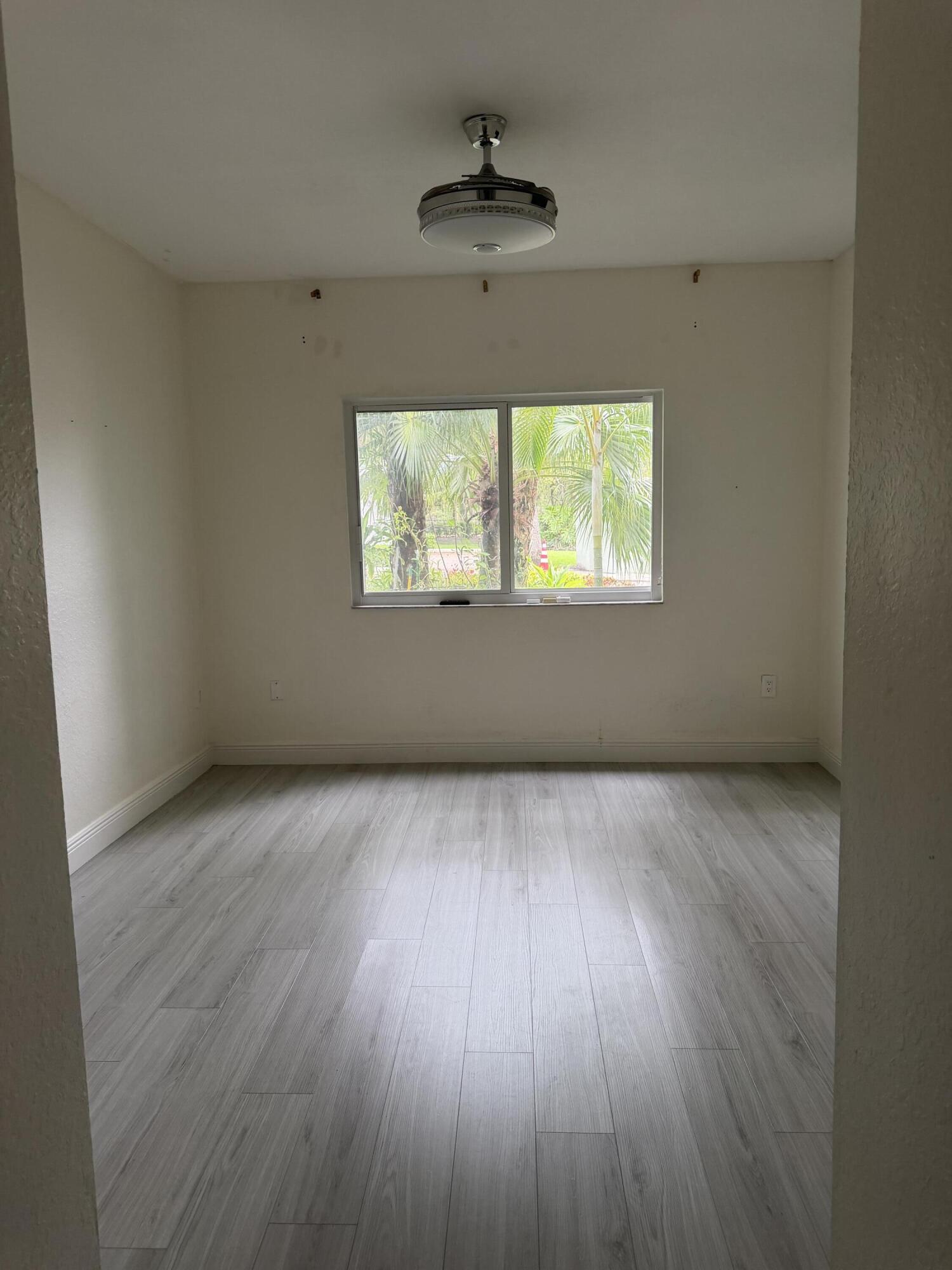 310 CRESTWOOD #101, Royal Palm Beach FL 33411
