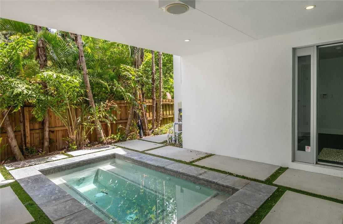 26 SE 10TH, Fort Lauderdale FL 33301