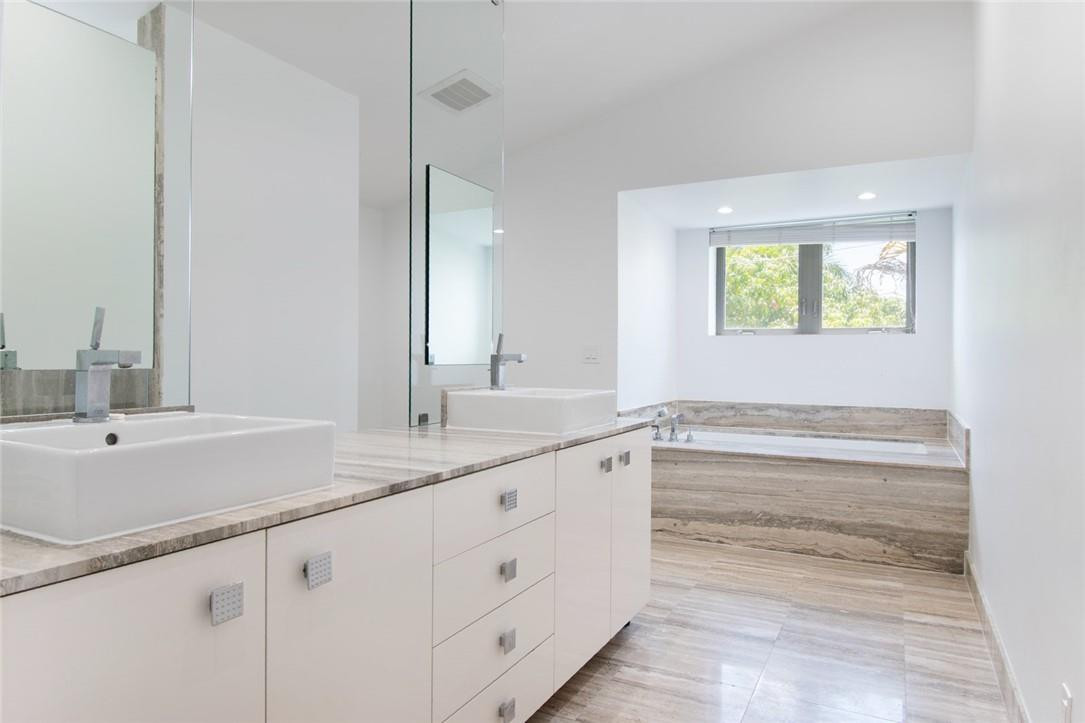 26 SE 10TH, Fort Lauderdale FL 33301