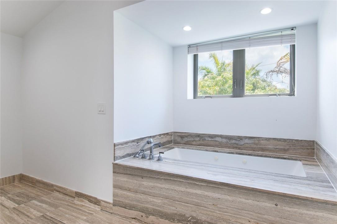26 SE 10TH, Fort Lauderdale FL 33301