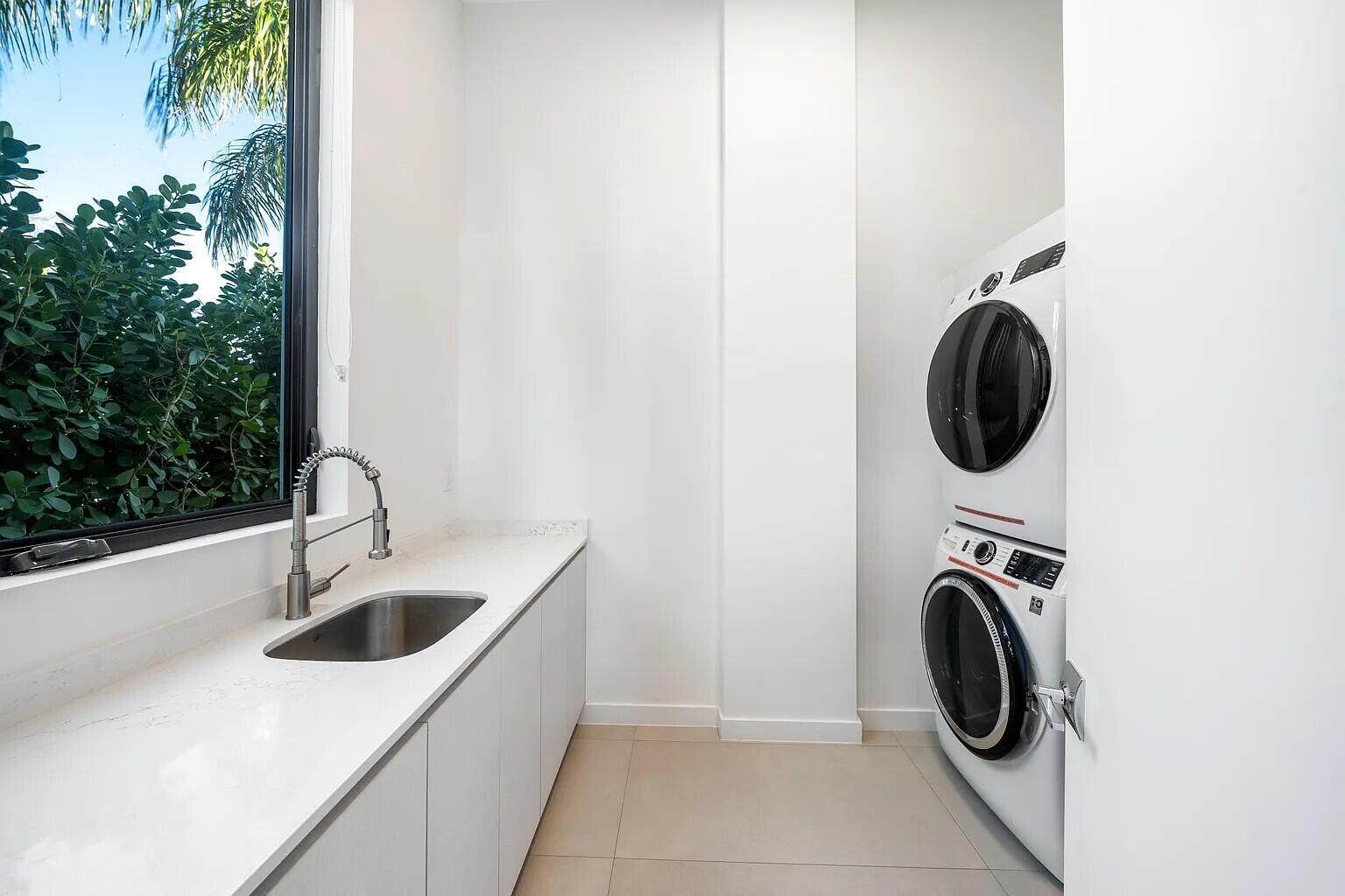 1905 N Hibiscus, North Miami FL 33181