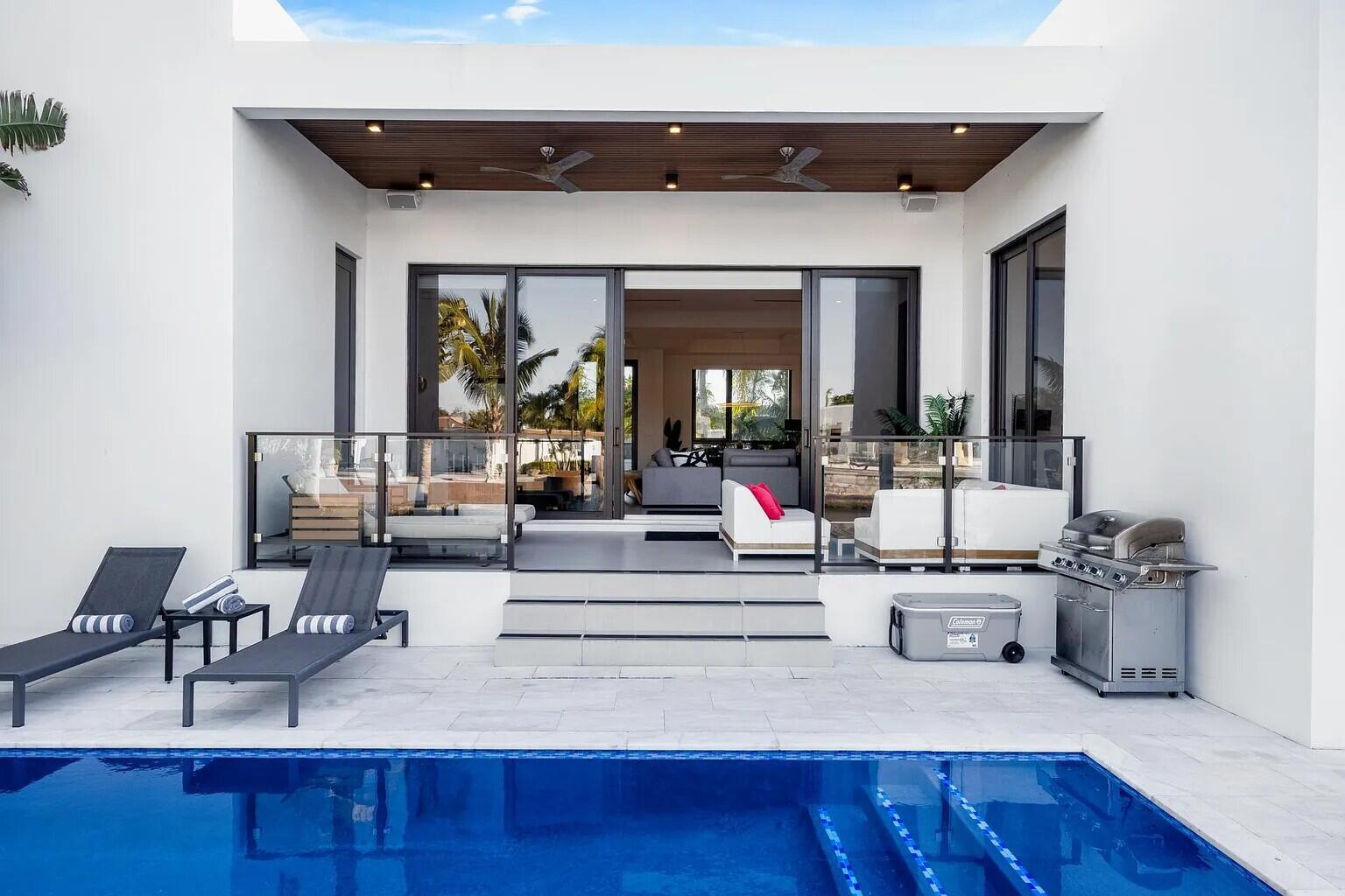 1905 N Hibiscus, North Miami FL 33181