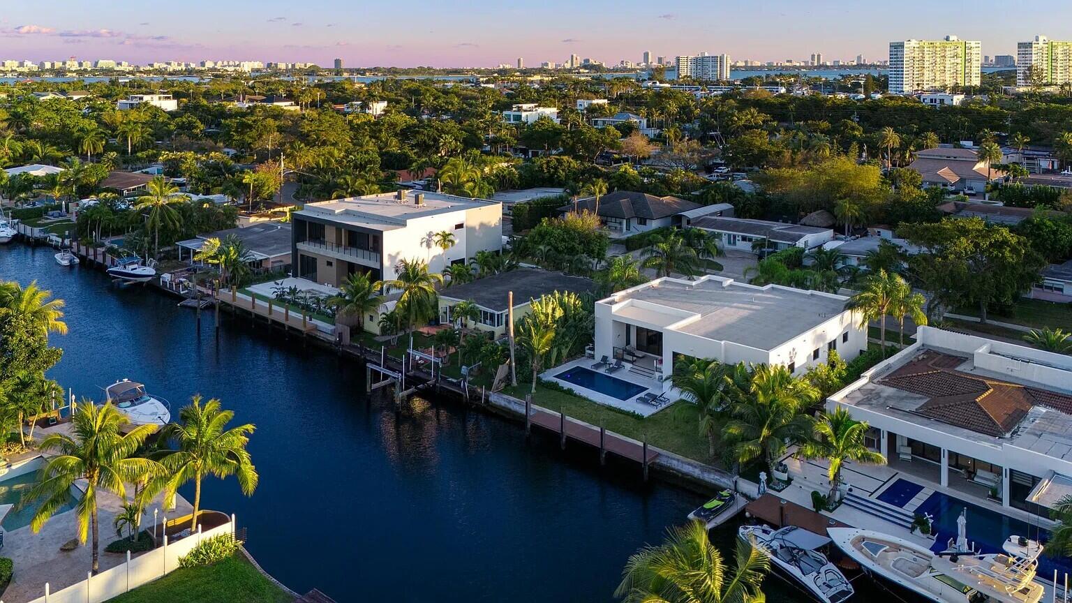 1905 N Hibiscus, North Miami FL 33181