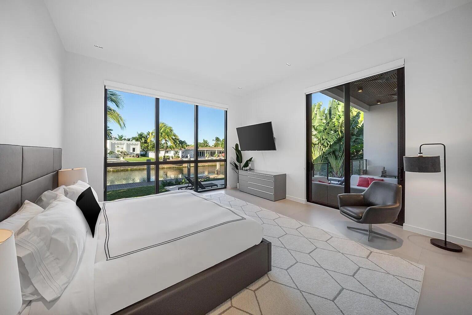 1905 N Hibiscus, North Miami FL 33181