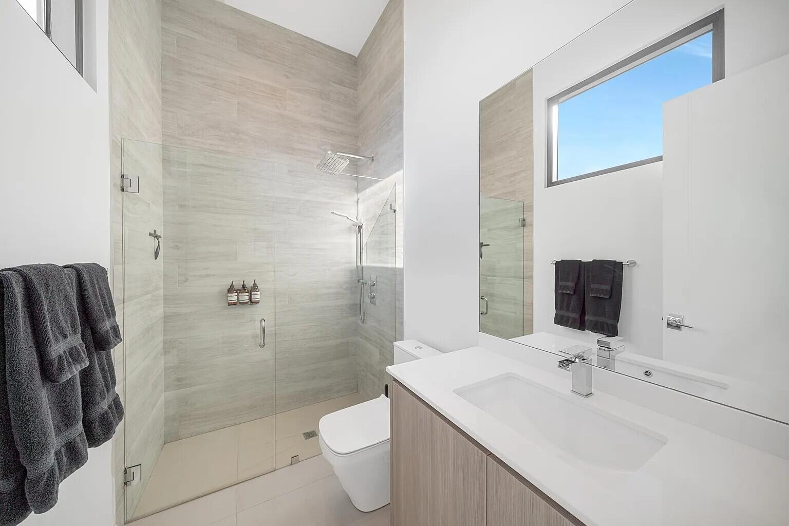 1905 N Hibiscus, North Miami FL 33181