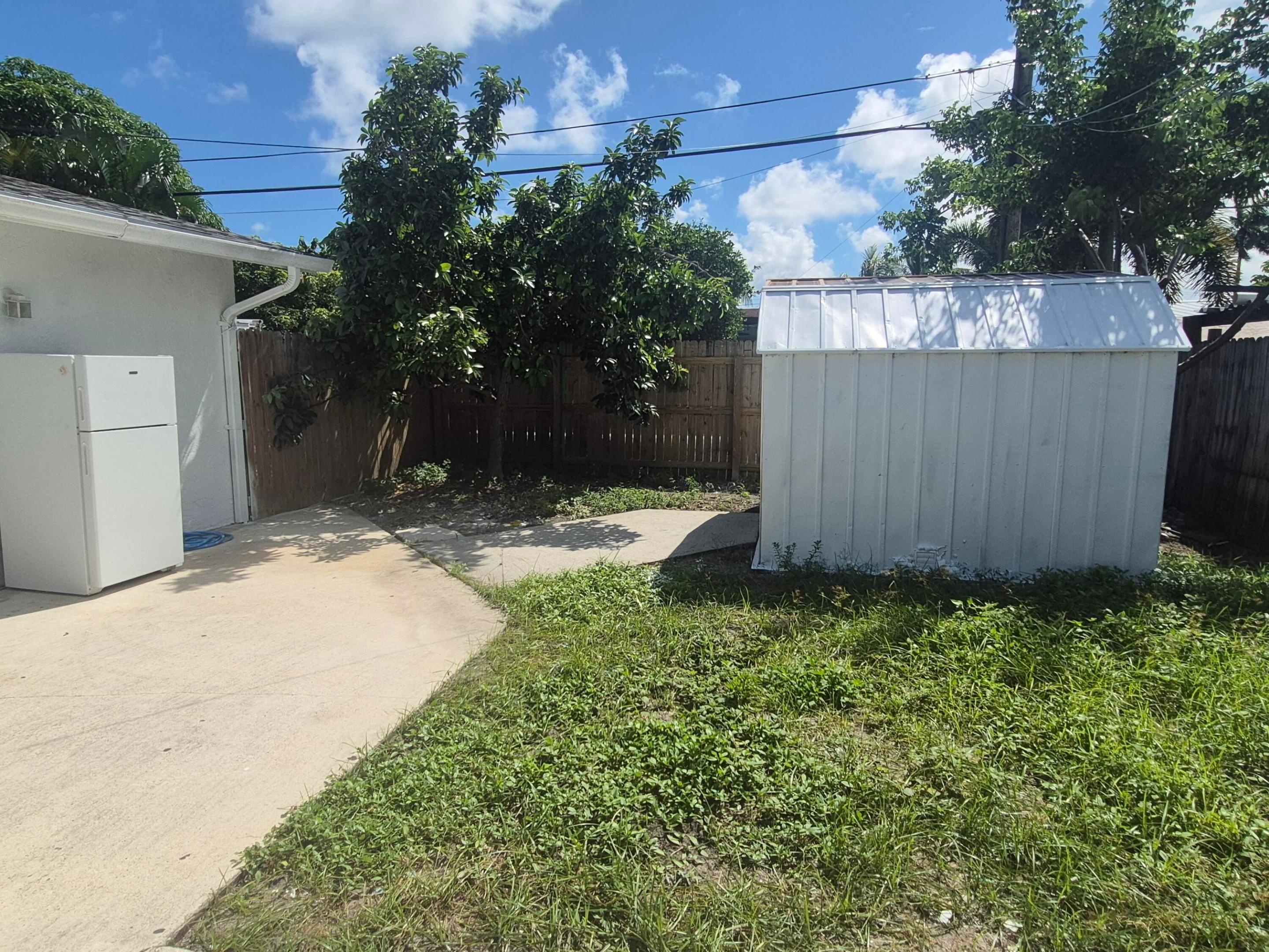 432 FOREST HILL, West Palm Beach FL 33405