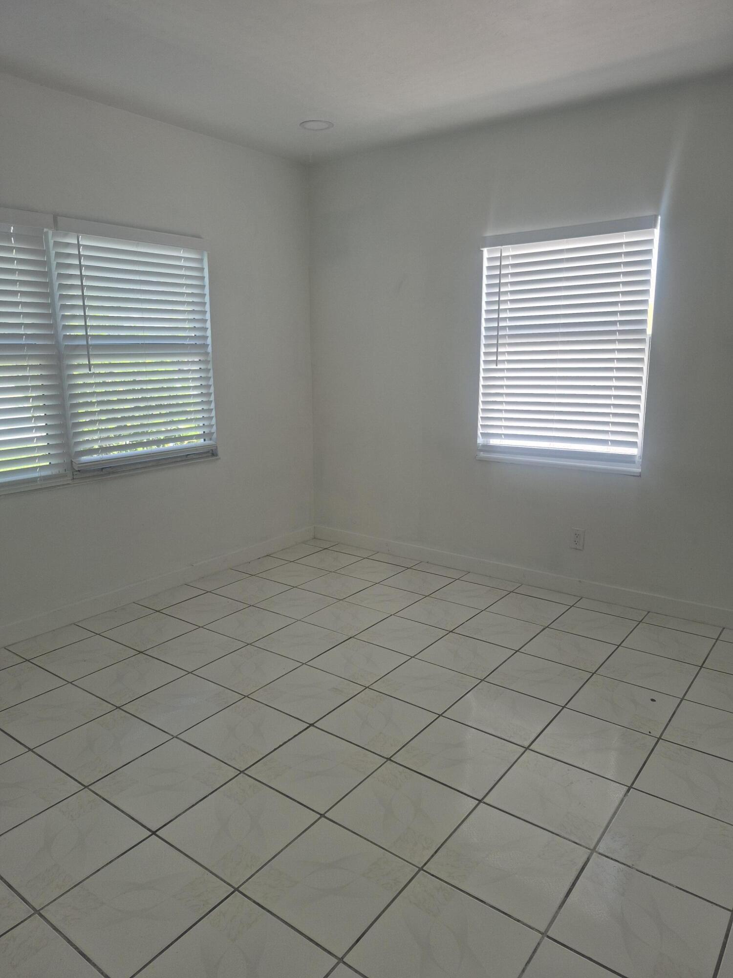 432 FOREST HILL, West Palm Beach FL 33405