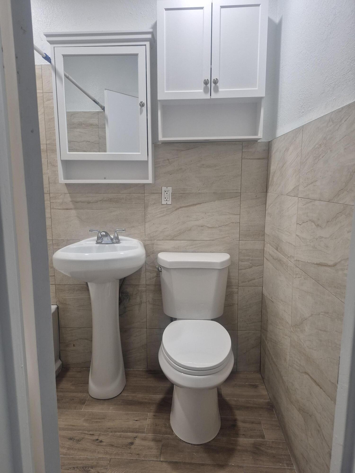 432 FOREST HILL, West Palm Beach FL 33405