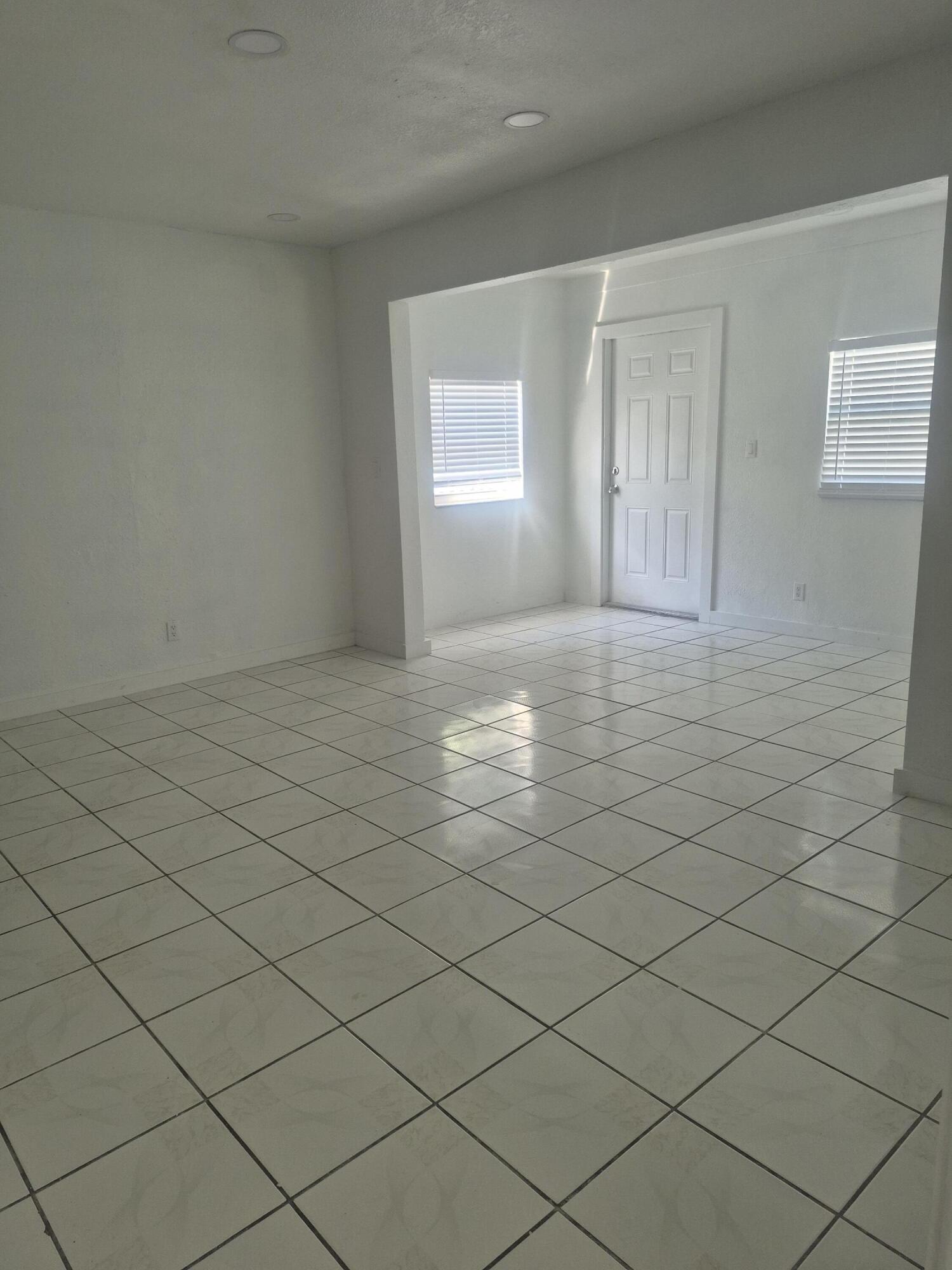 432 FOREST HILL, West Palm Beach FL 33405
