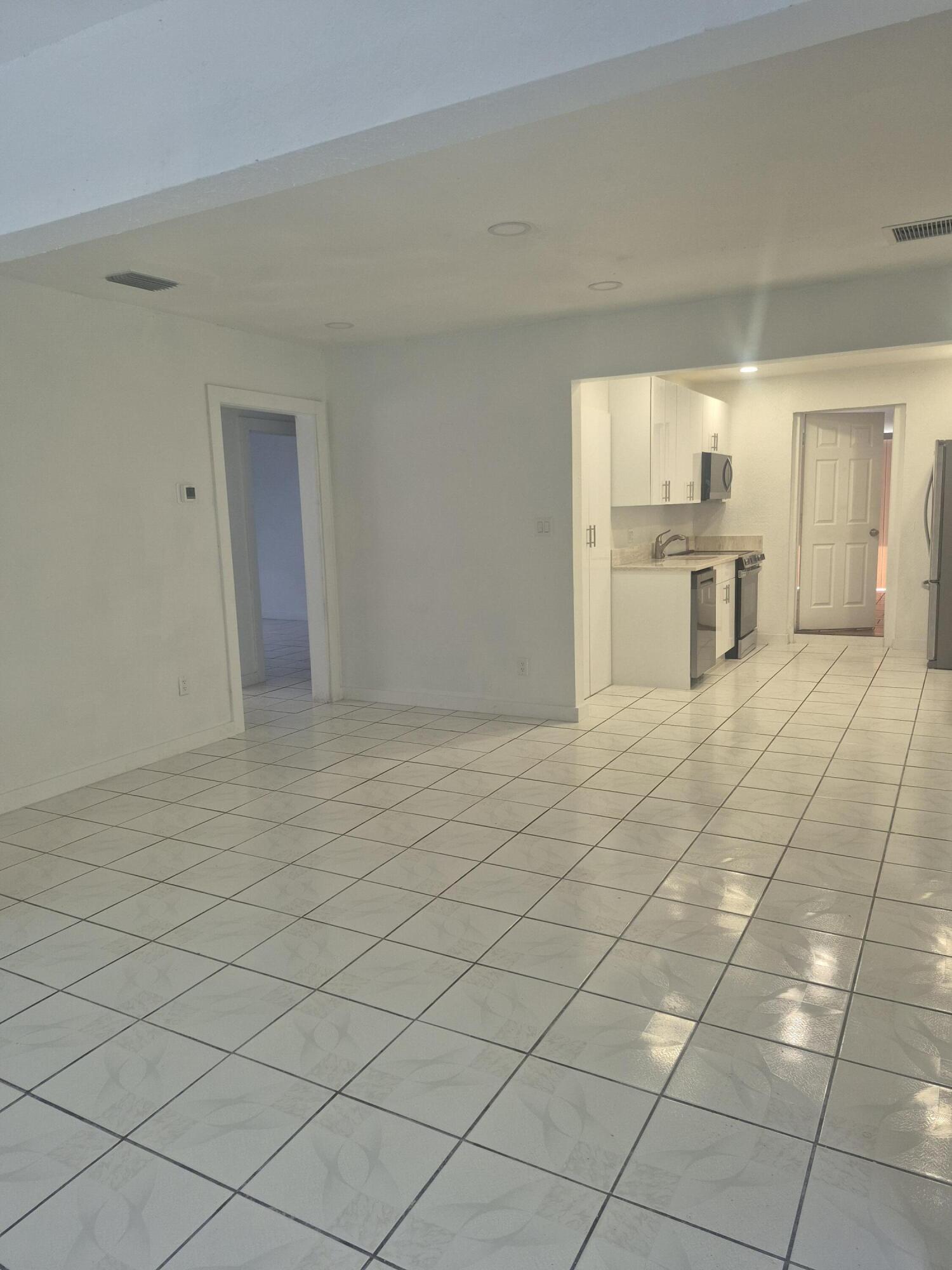 432 FOREST HILL, West Palm Beach FL 33405