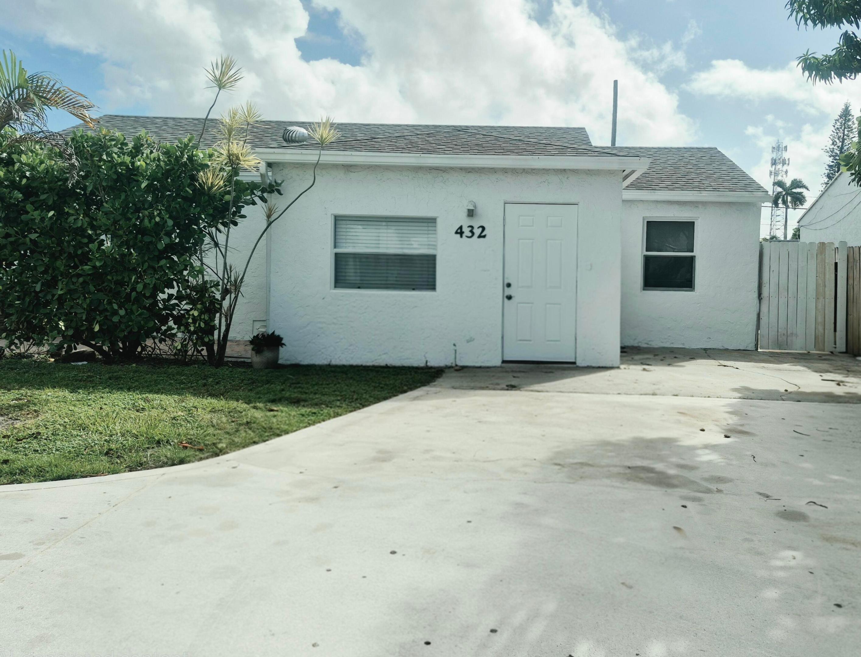432 FOREST HILL, West Palm Beach FL 33405