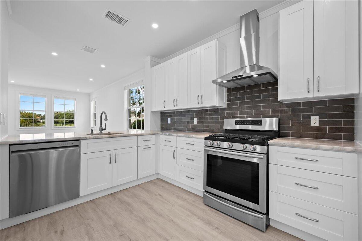 651 Castle, Palm Beach Gardens FL 33410