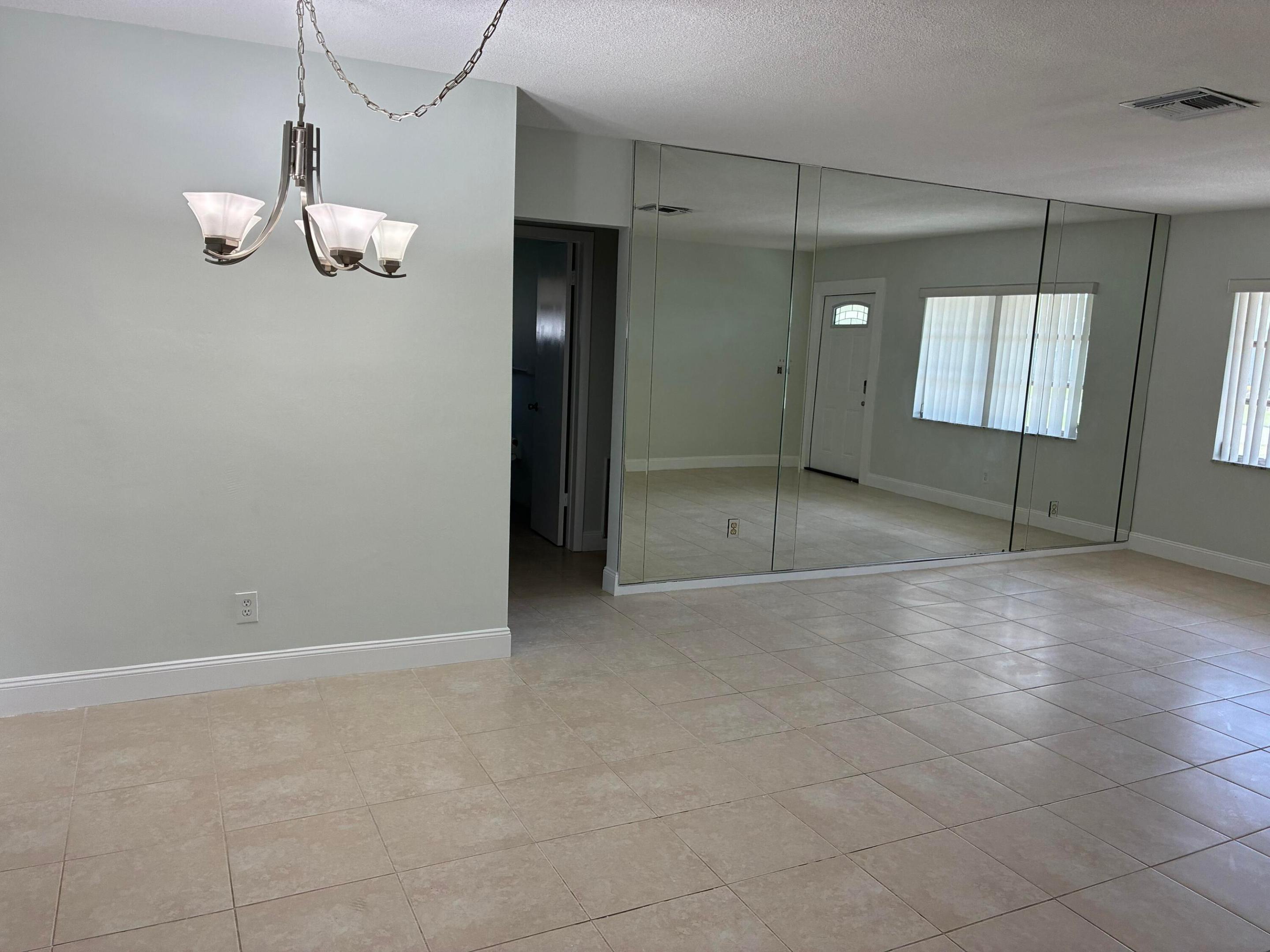 9505 NW 73RD, Tamarac FL 33321
