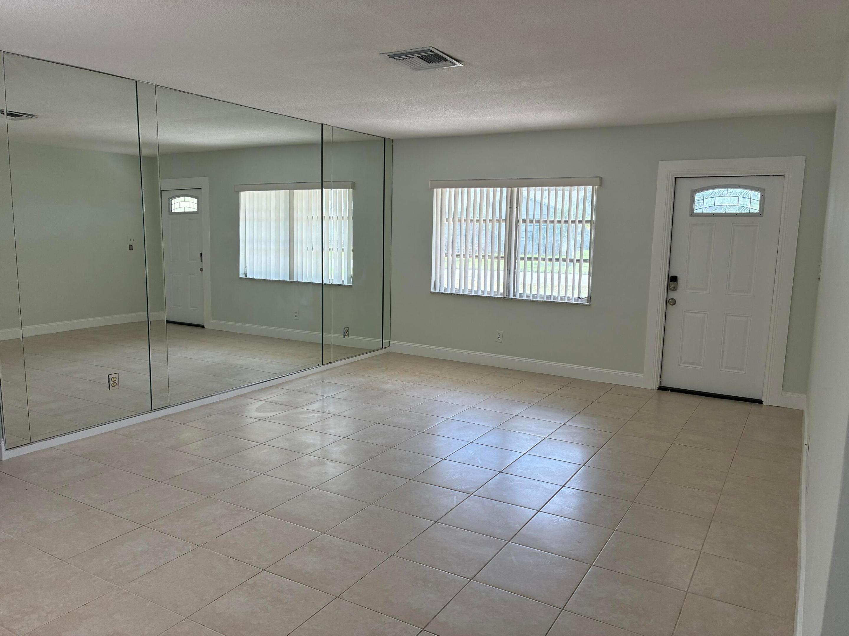9505 NW 73RD, Tamarac FL 33321