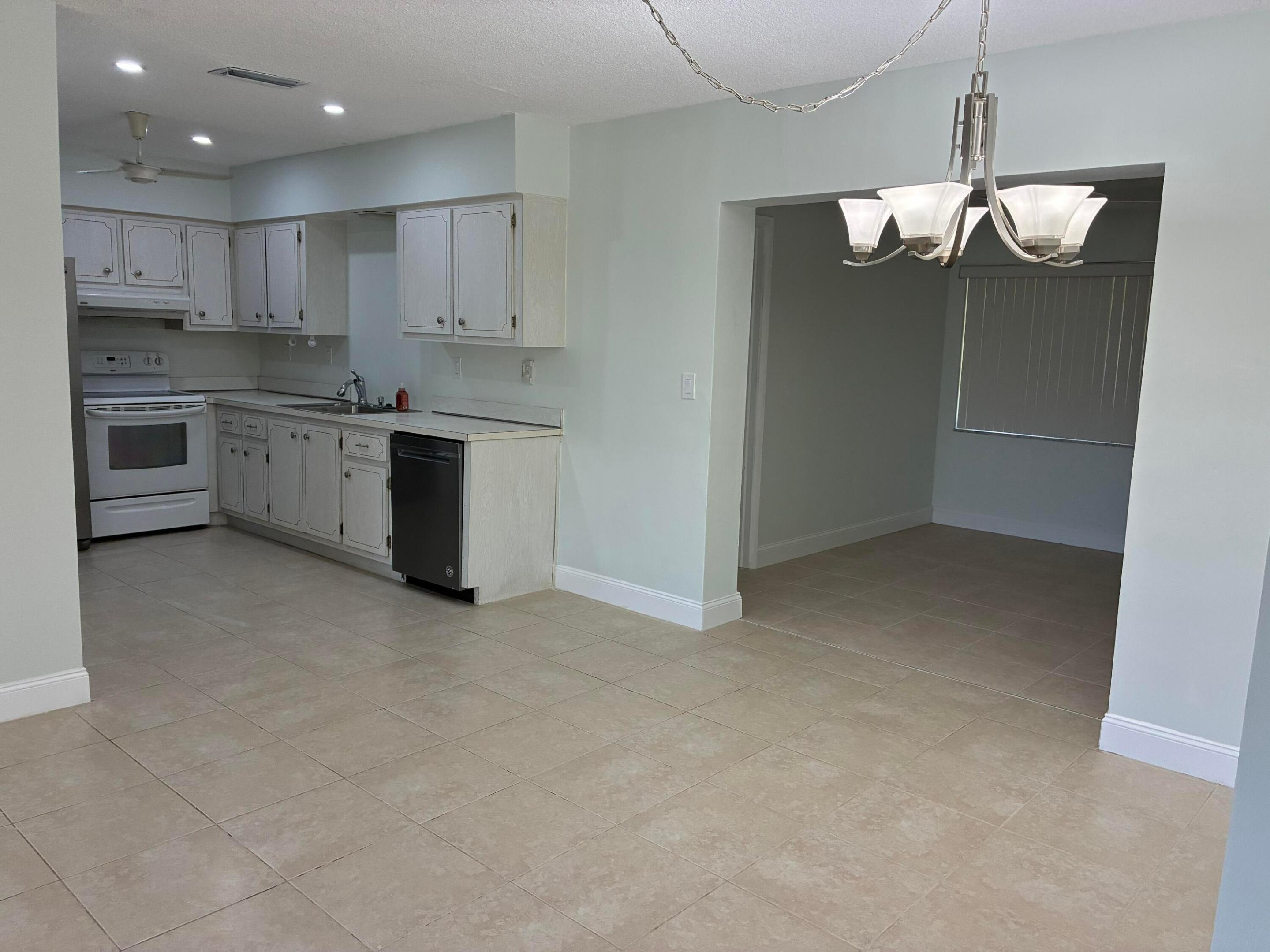 9505 NW 73RD, Tamarac FL 33321