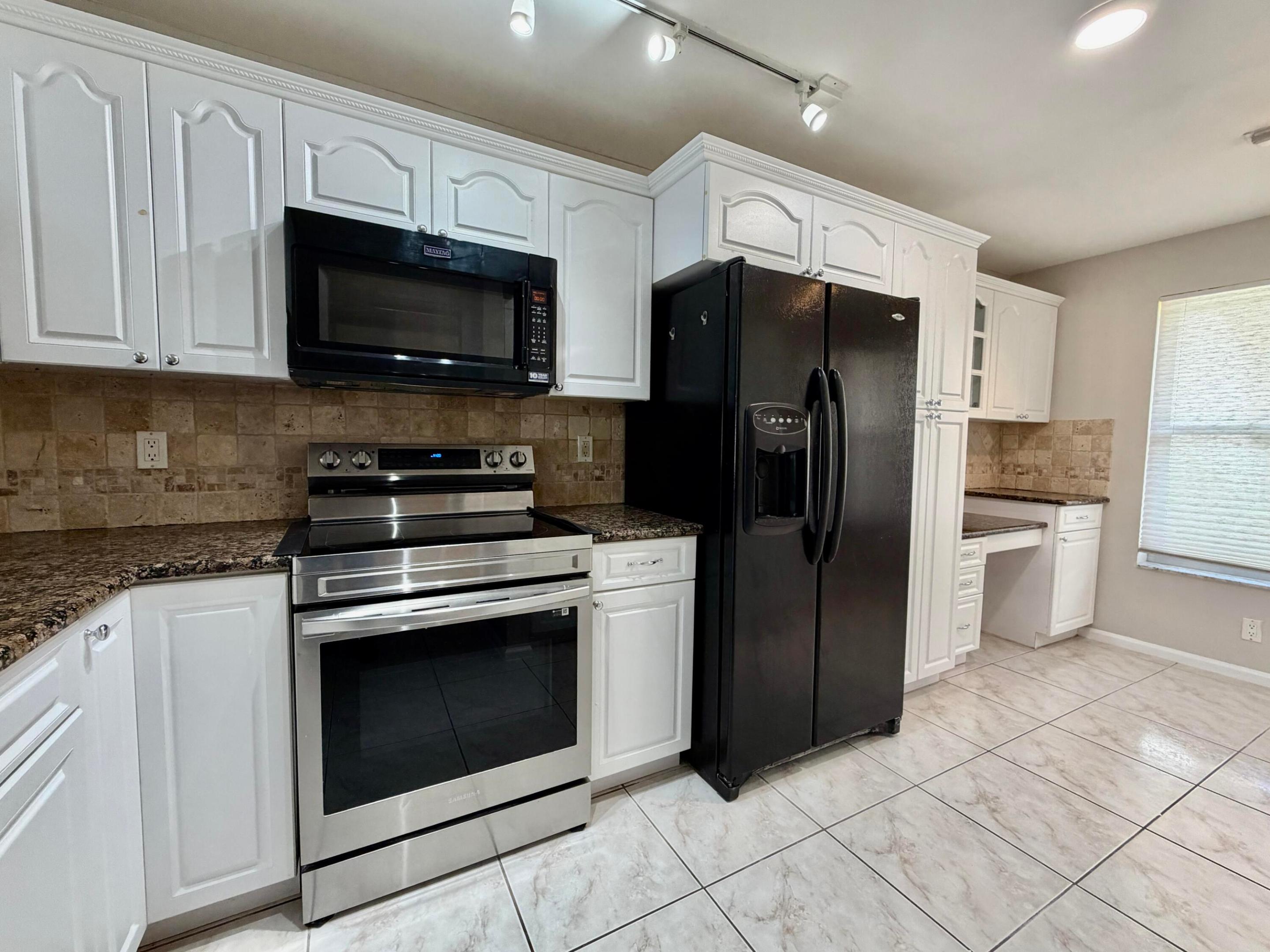 7426 PINEWALK #19-4, Margate FL 33063