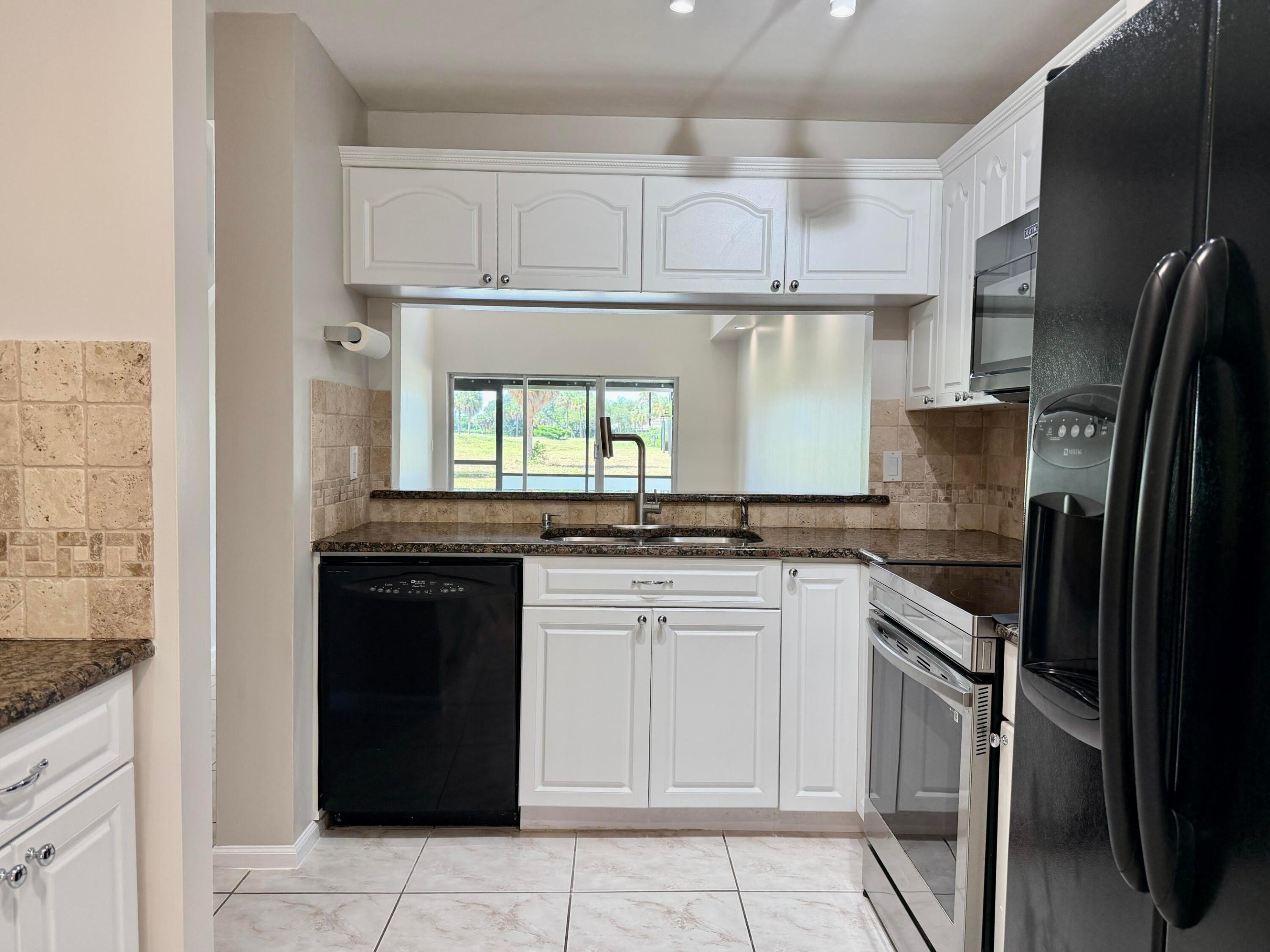 7426 PINEWALK #19-4, Margate FL 33063
