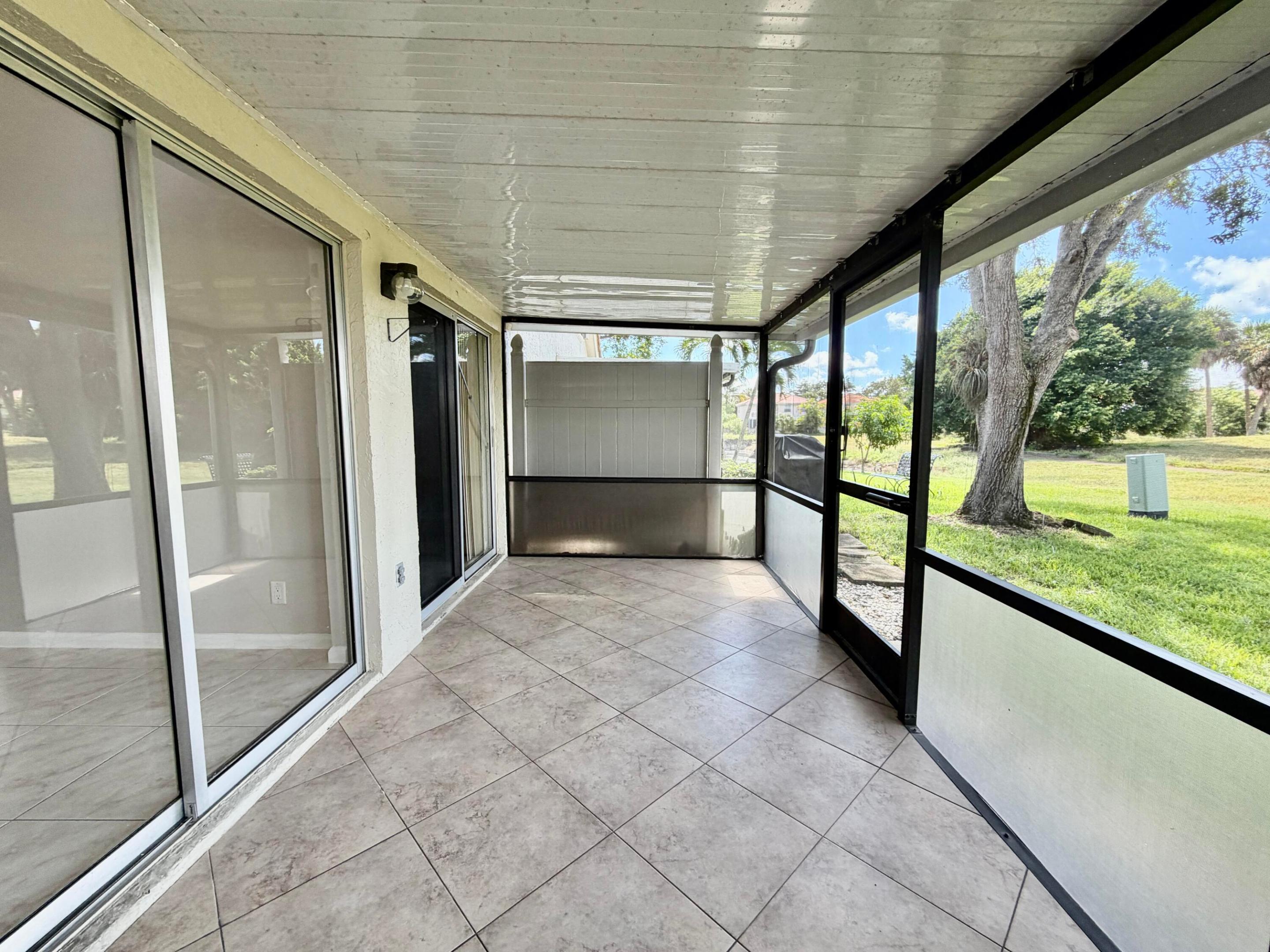 7426 PINEWALK #19-4, Margate FL 33063