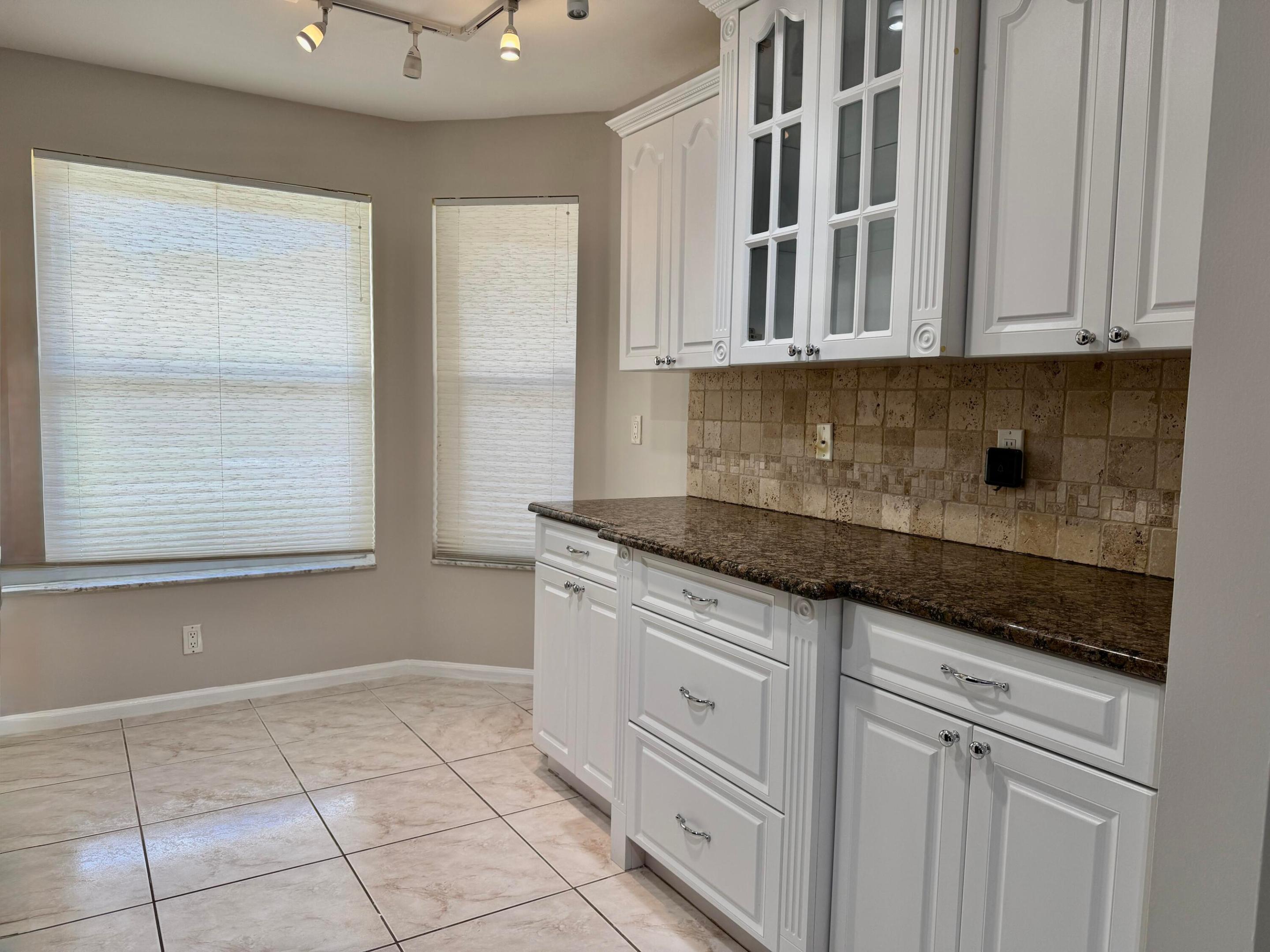 7426 PINEWALK #19-4, Margate FL 33063