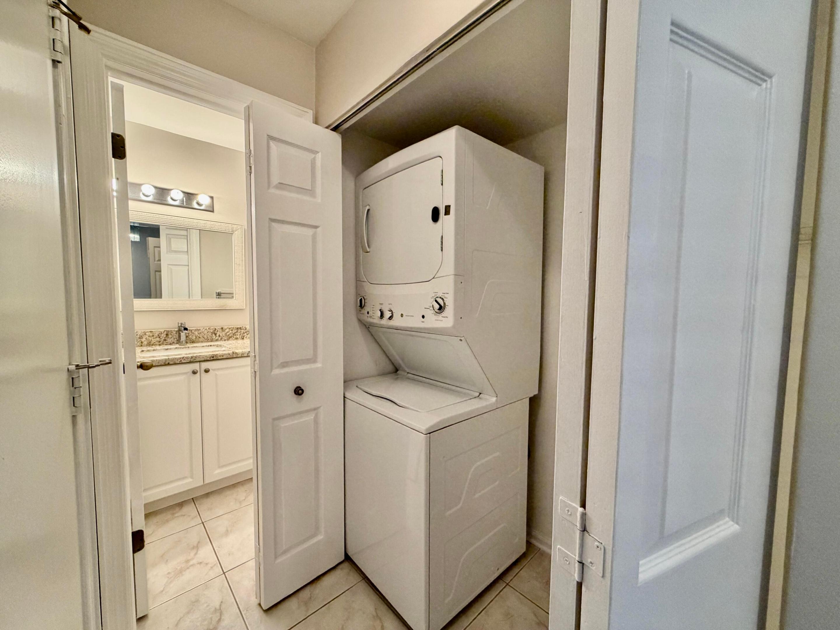 7426 PINEWALK #19-4, Margate FL 33063