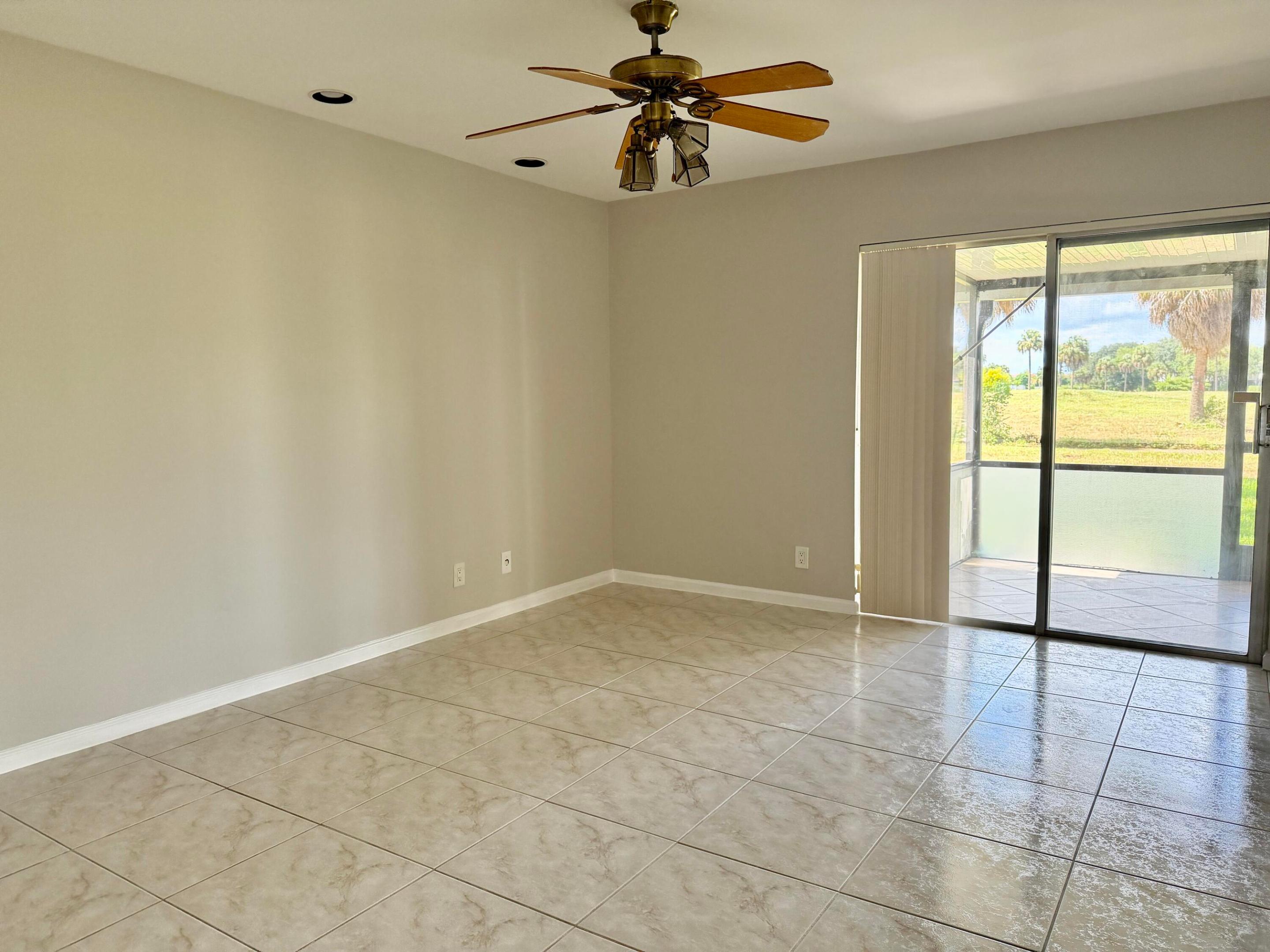 7426 PINEWALK #19-4, Margate FL 33063