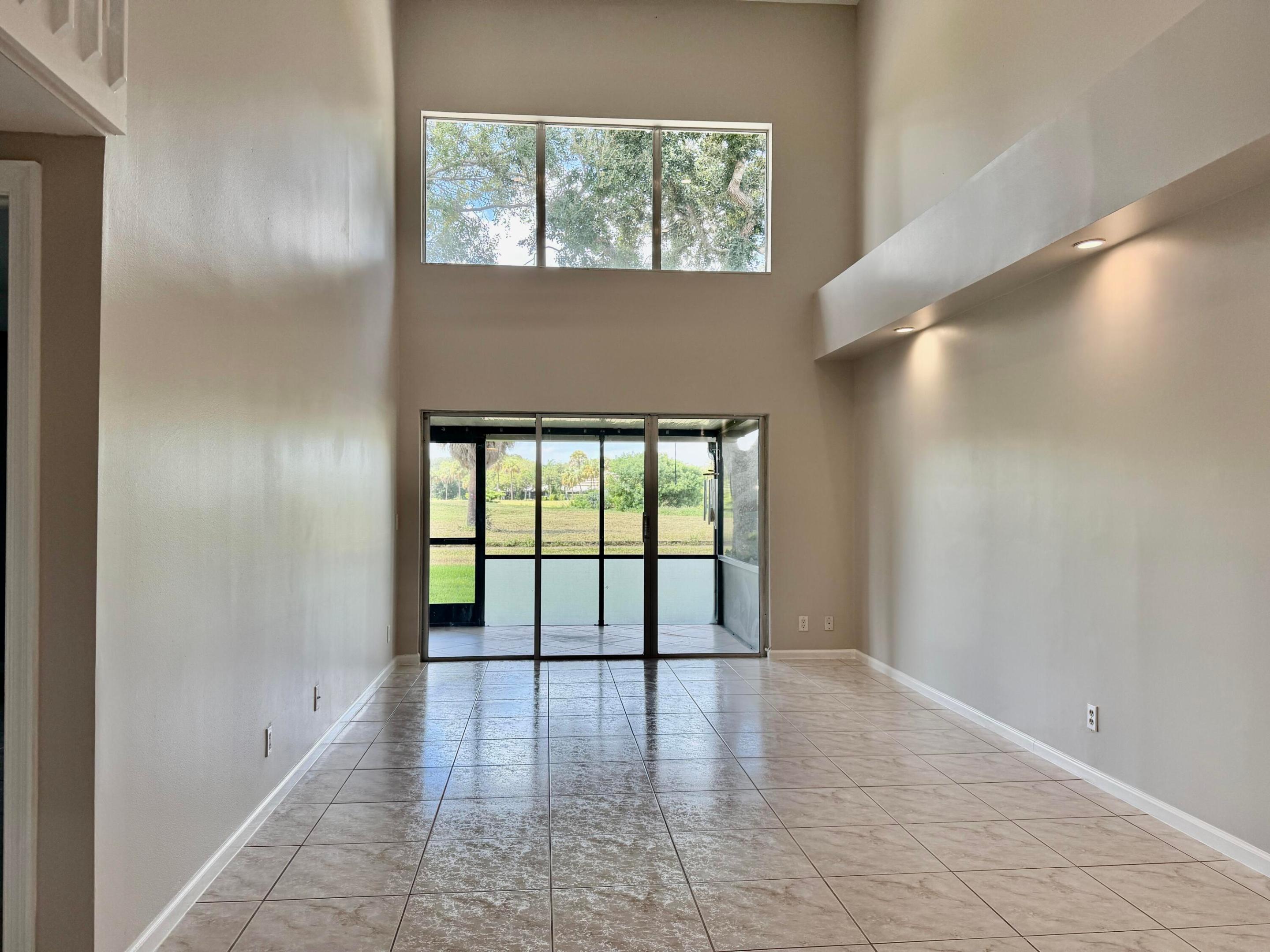 7426 PINEWALK #19-4, Margate FL 33063