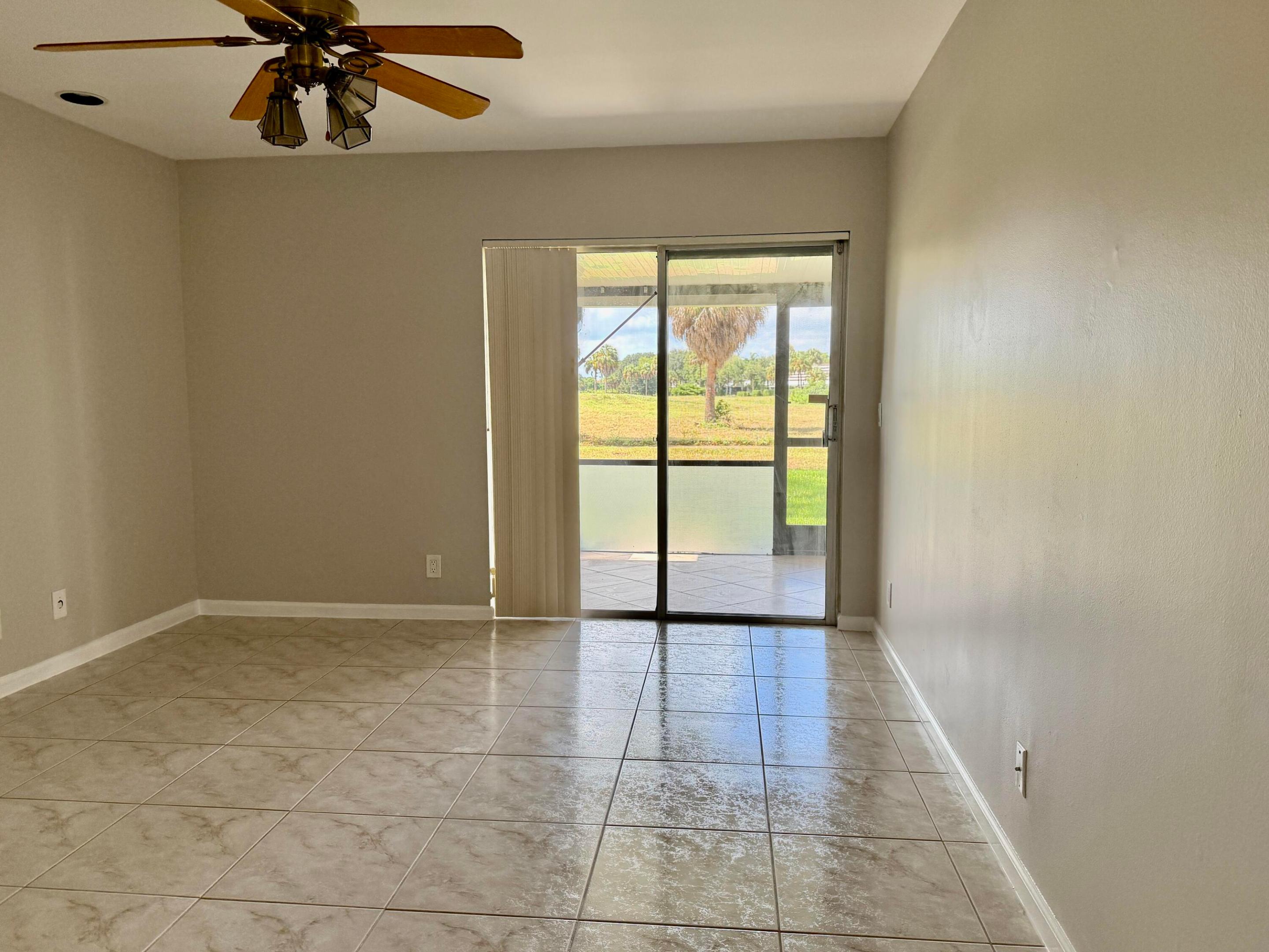 7426 PINEWALK #19-4, Margate FL 33063