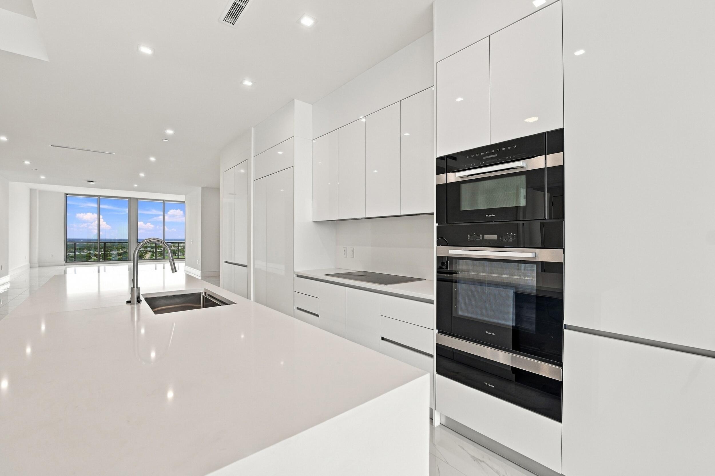 220 LAKE SHORE #2306, West Palm Beach FL 33403