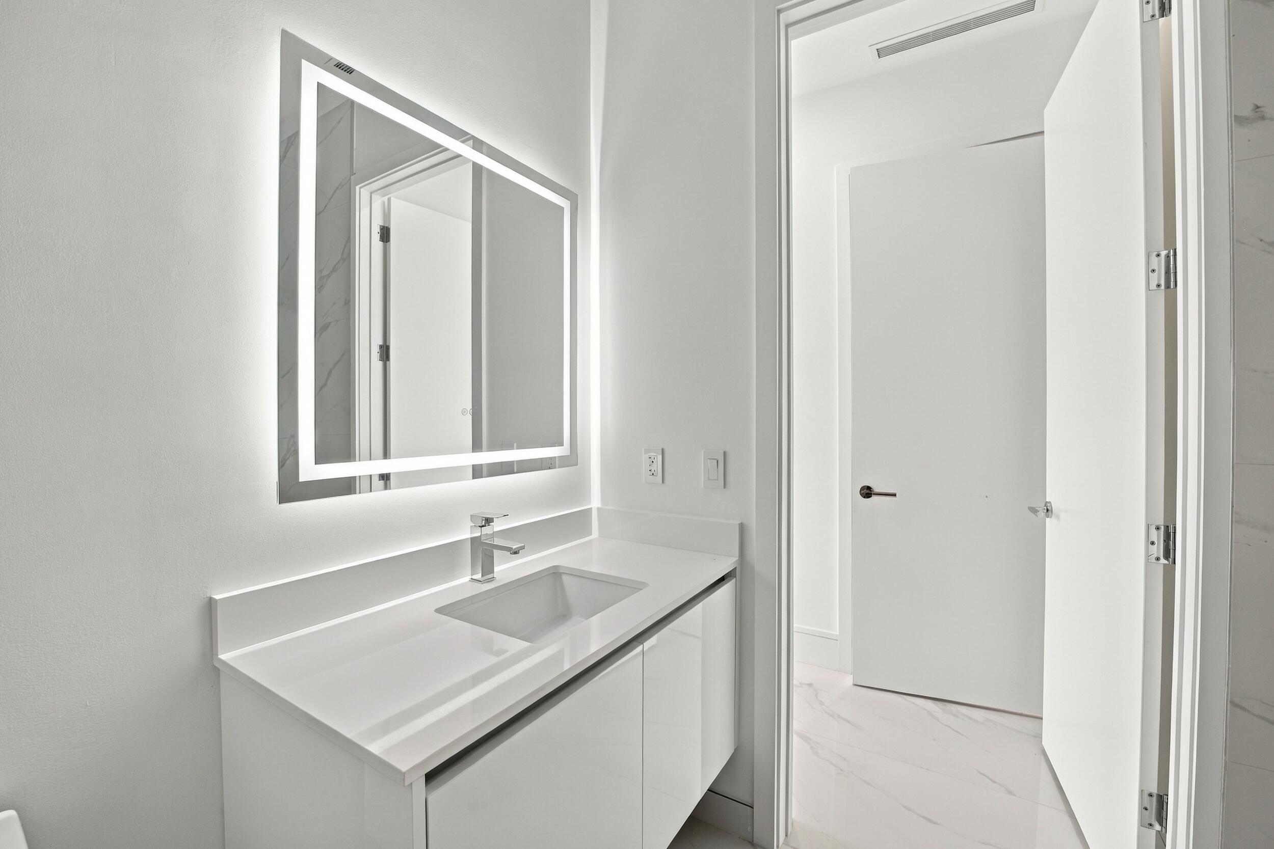 220 LAKE SHORE #2306, West Palm Beach FL 33403