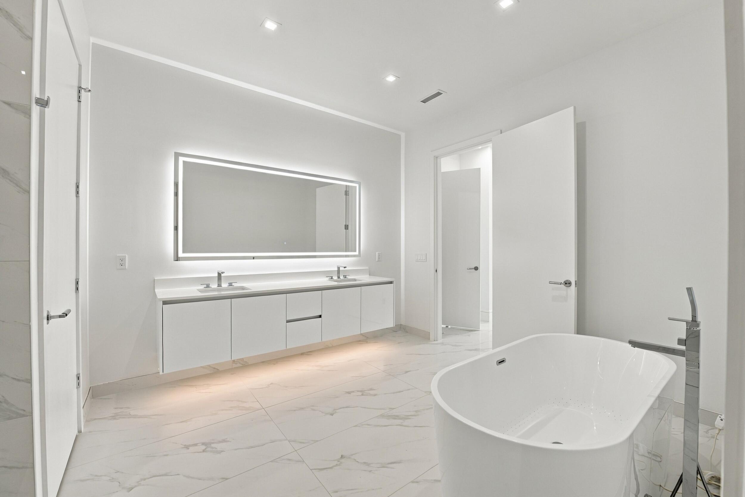 220 LAKE SHORE #2306, West Palm Beach FL 33403
