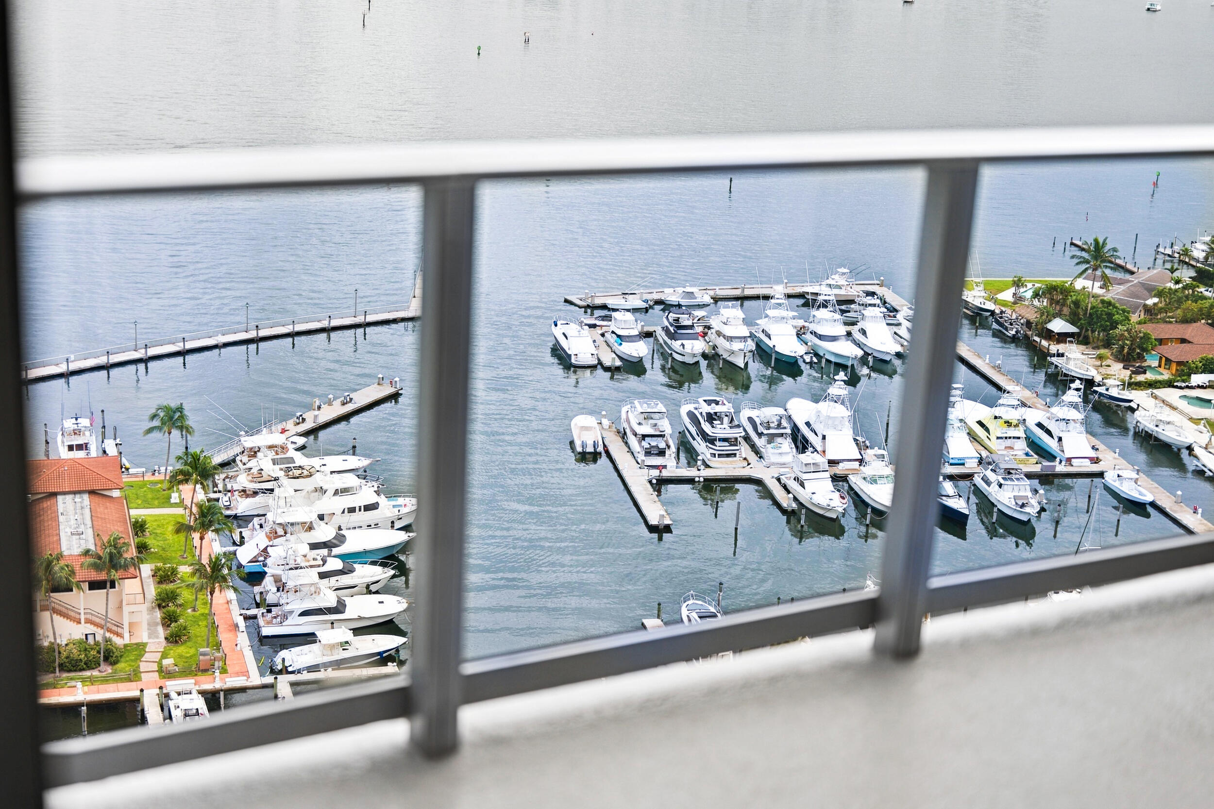 220 LAKE SHORE #2306, West Palm Beach FL 33403