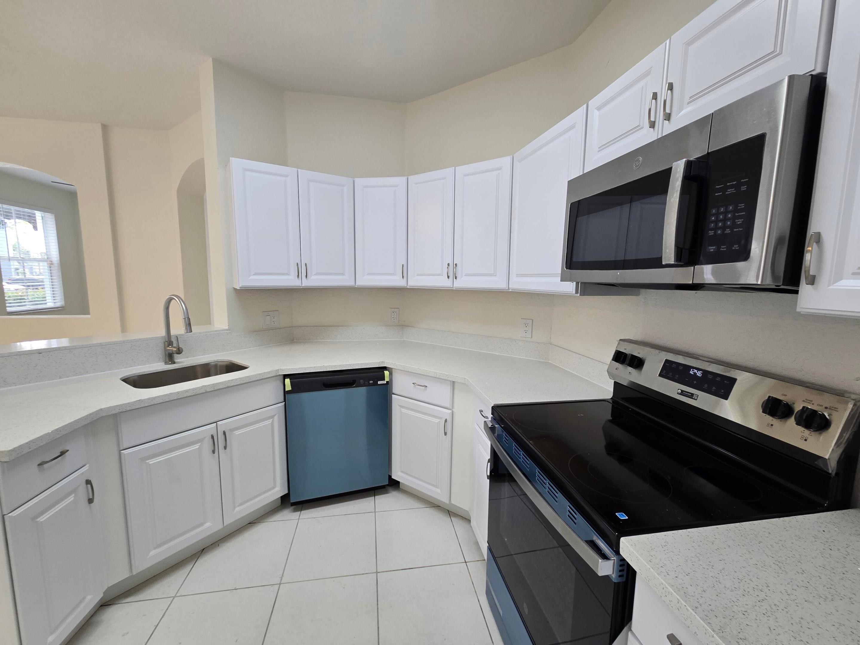 2103 SHOMA, Royal Palm Beach FL 33414