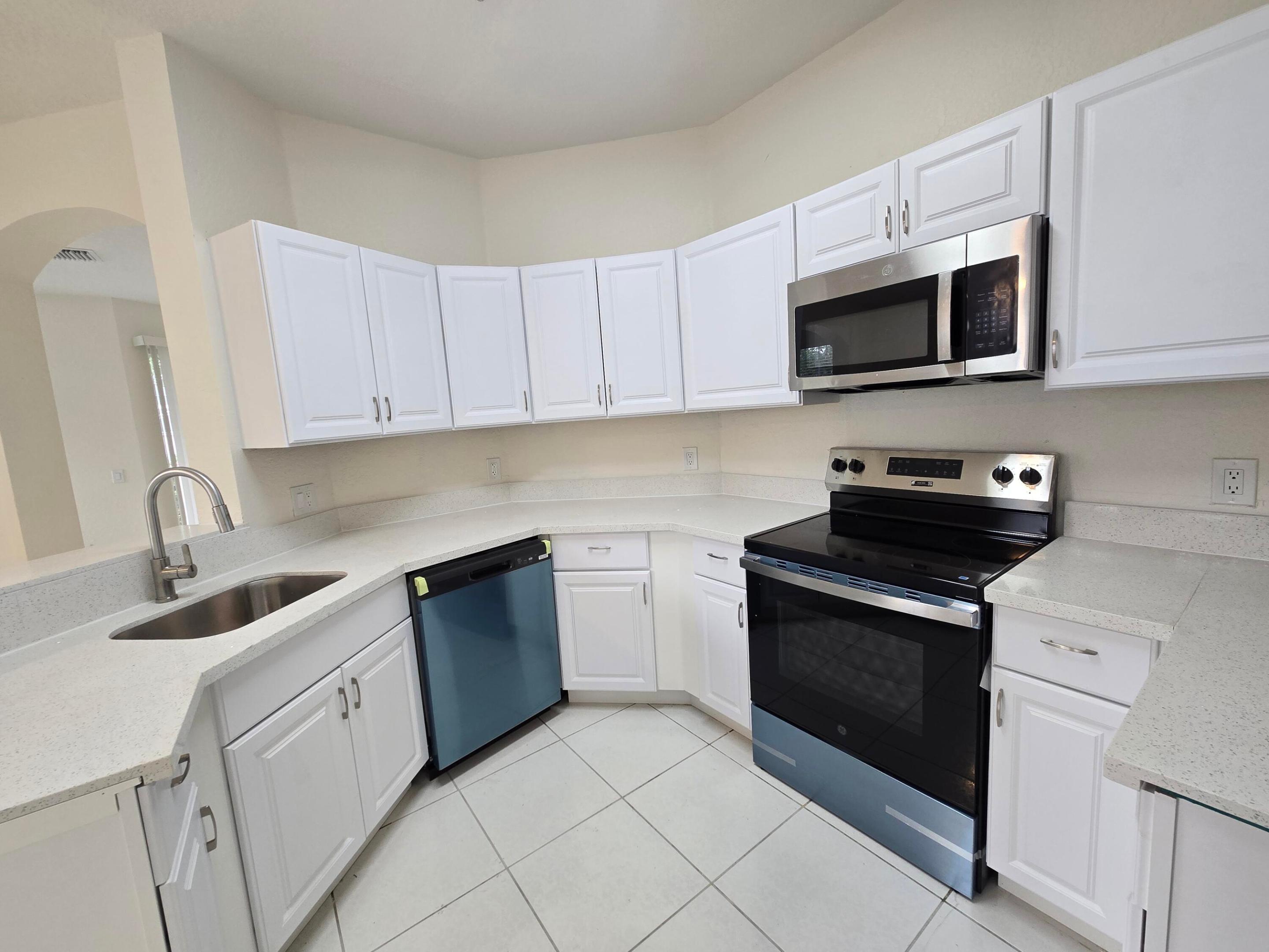 2103 SHOMA, Royal Palm Beach FL 33414