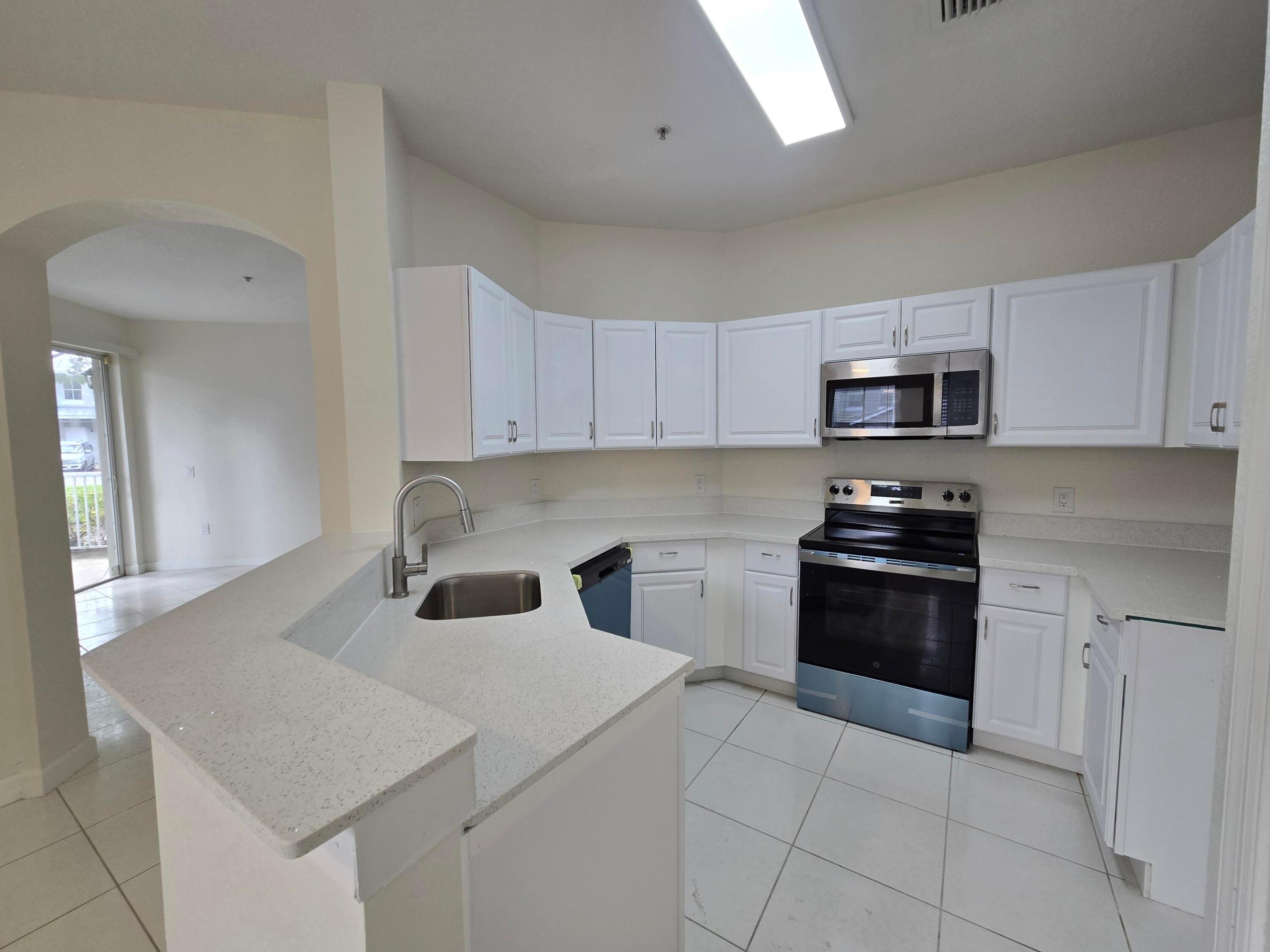 2103 SHOMA, Royal Palm Beach FL 33414