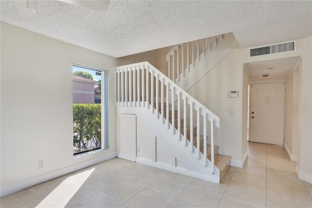 5201 NE 14TH #1, Fort Lauderdale FL 33334
