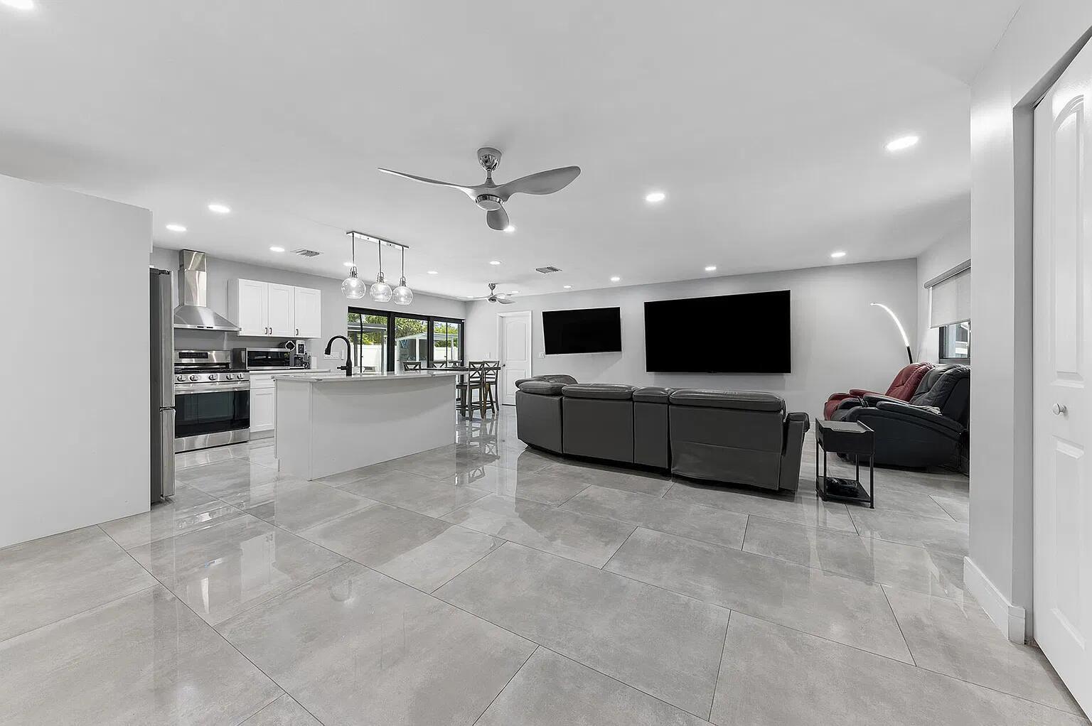 405 Chapel Hill, Boynton Beach FL 33435