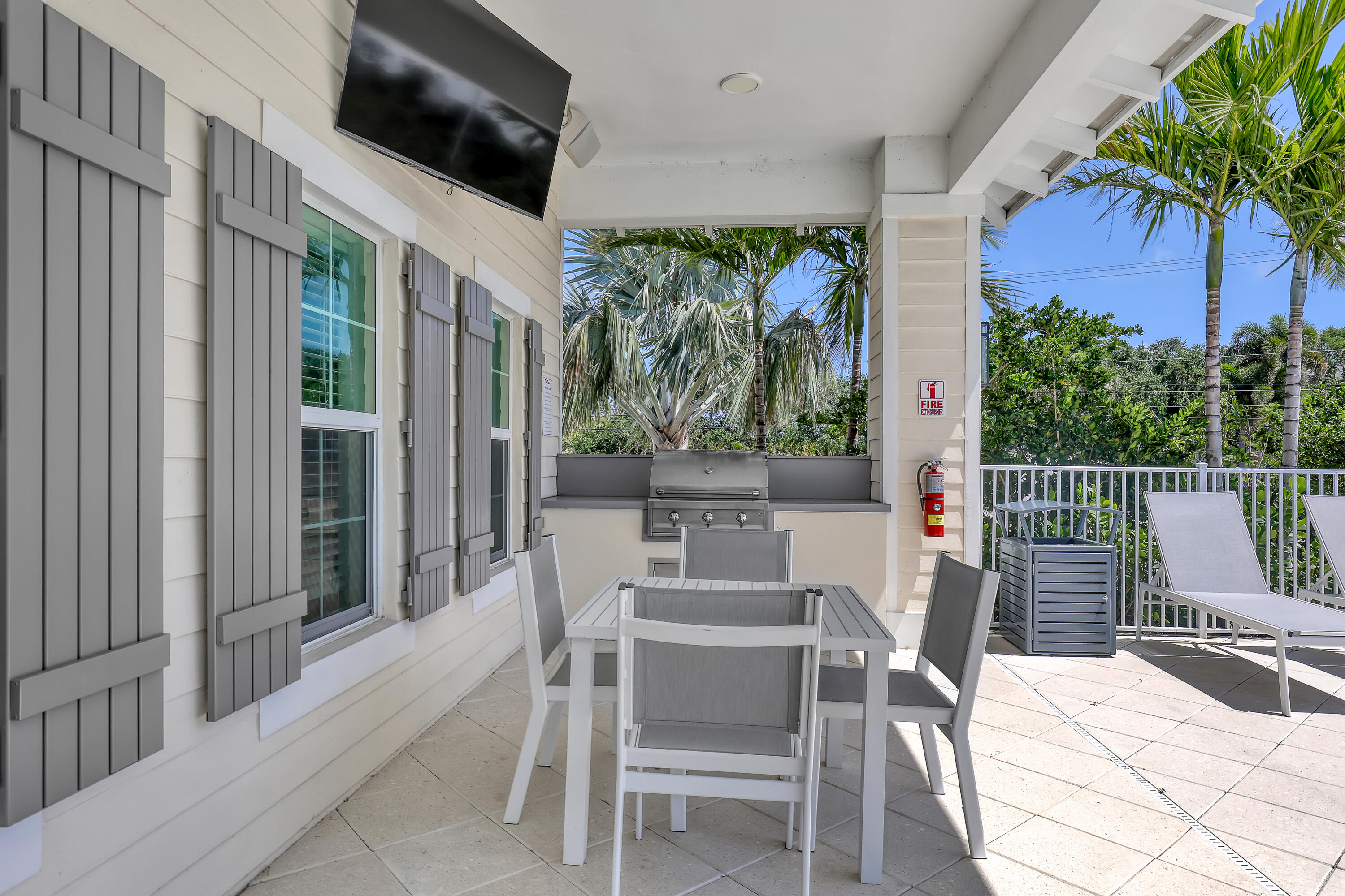 107 ROYAL PALM #107, Tequesta FL 33469