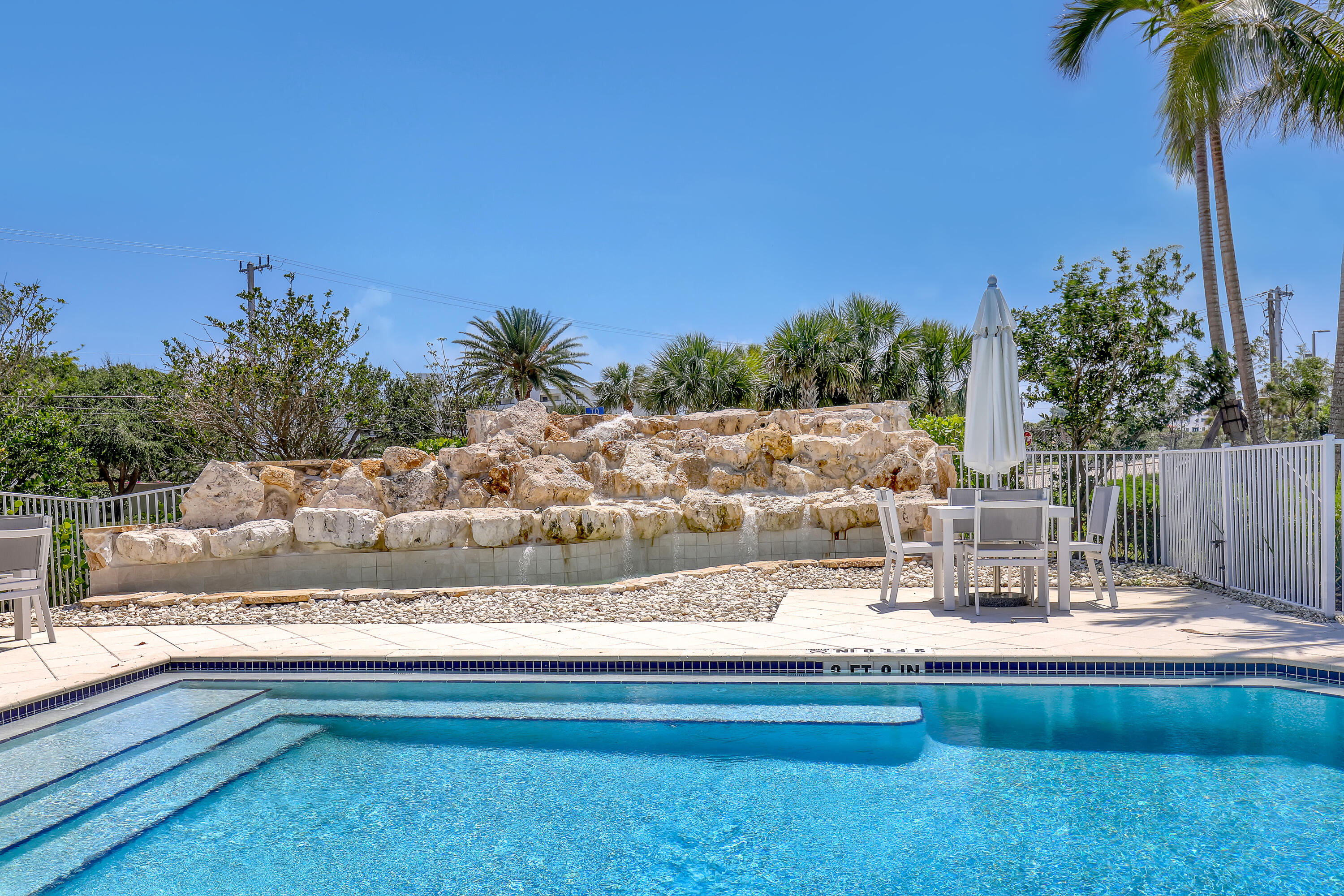 107 ROYAL PALM #107, Tequesta FL 33469