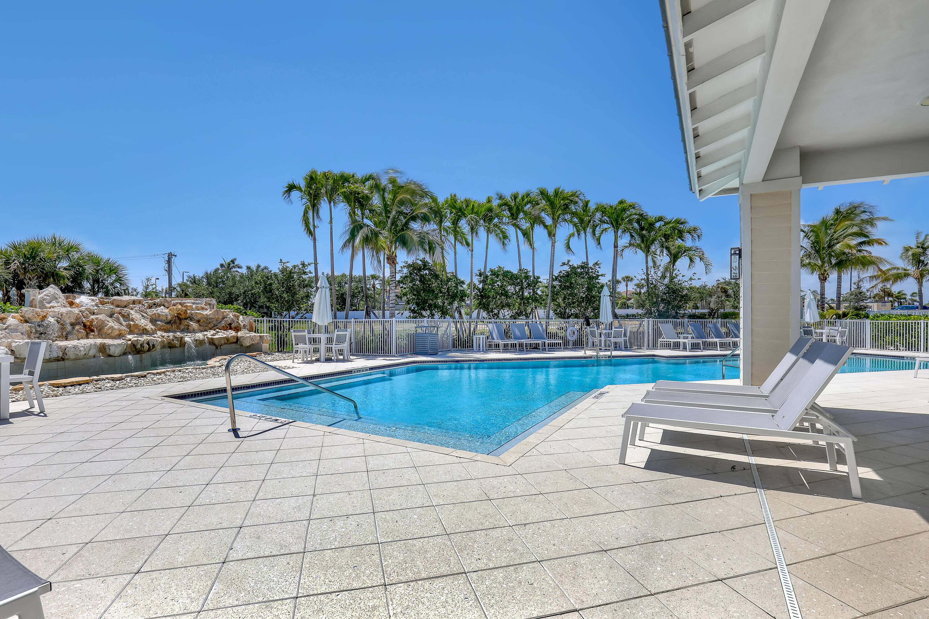 107 ROYAL PALM #107, Tequesta FL 33469